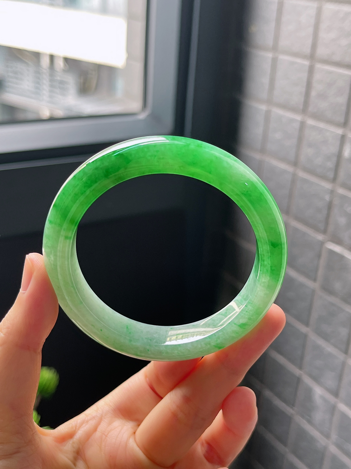 圈口55.1，冰糯种满绿飘花翡翠手镯