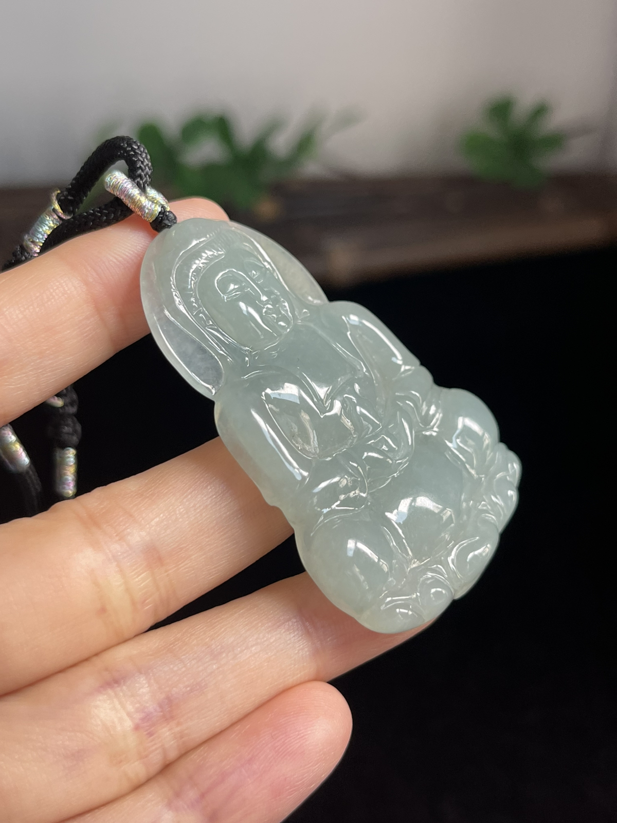 翡翠糯化种绿色吊坠