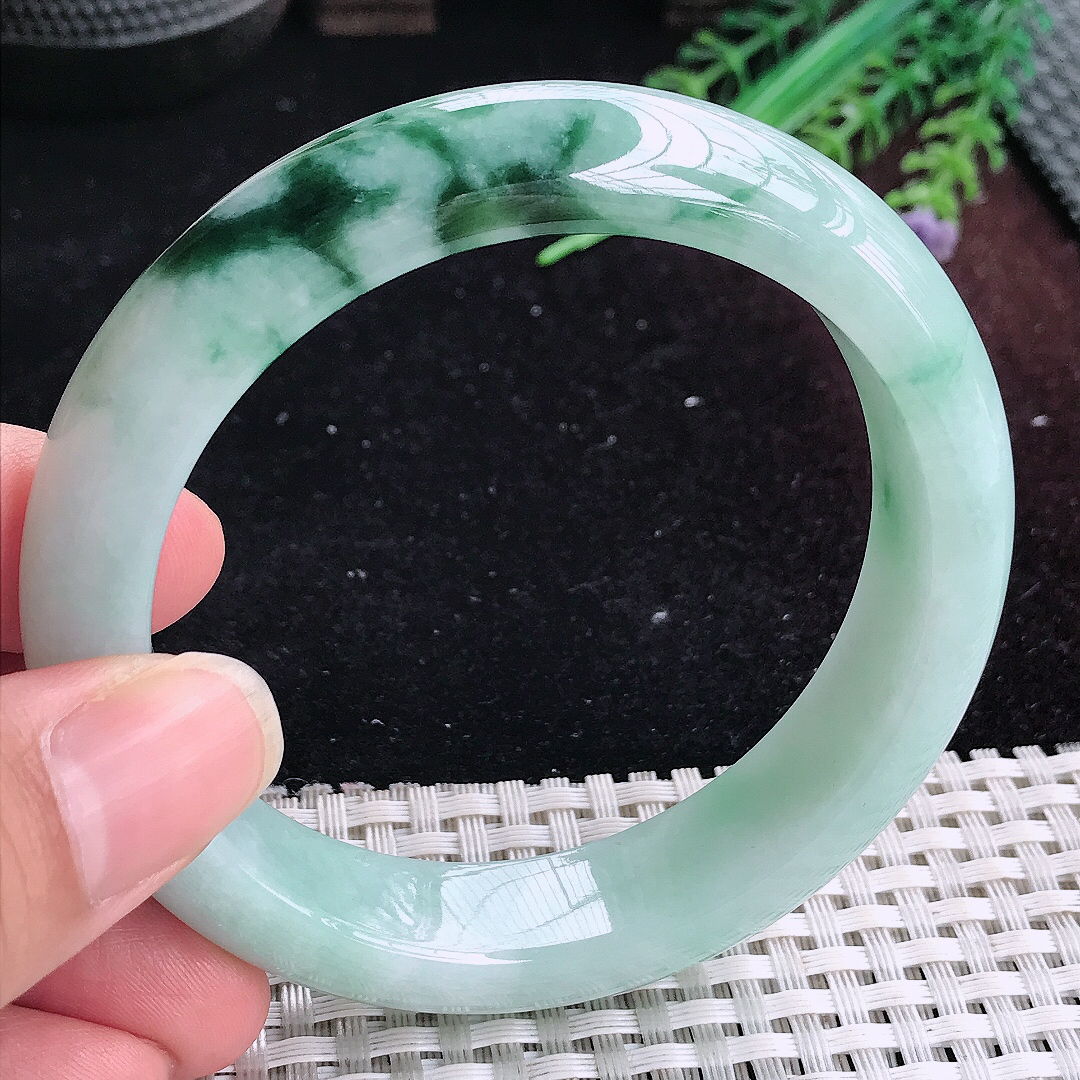 实拍A货翡翠58.5/14.2/9老坑温润飘花手镯平安镯美人镯