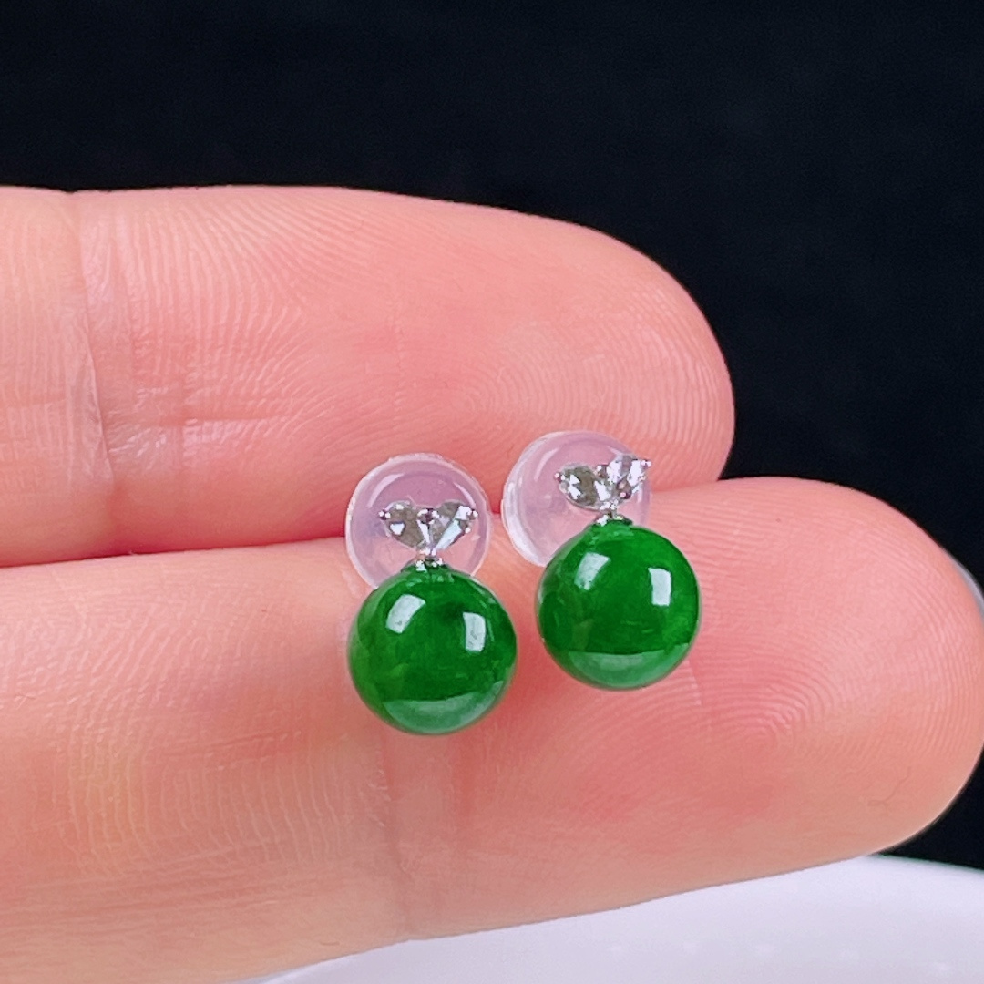 ️辣绿耳钉，老种起光 ，细底通透，尺寸：裸石6.5mm