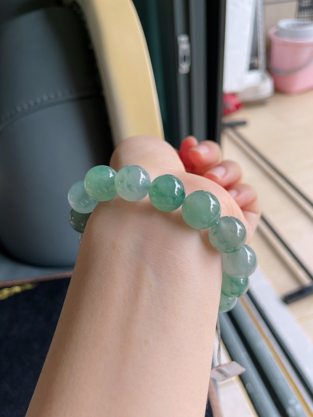 天然翡翠A货，冰飘花手串，尺寸：12.6mm。-1284