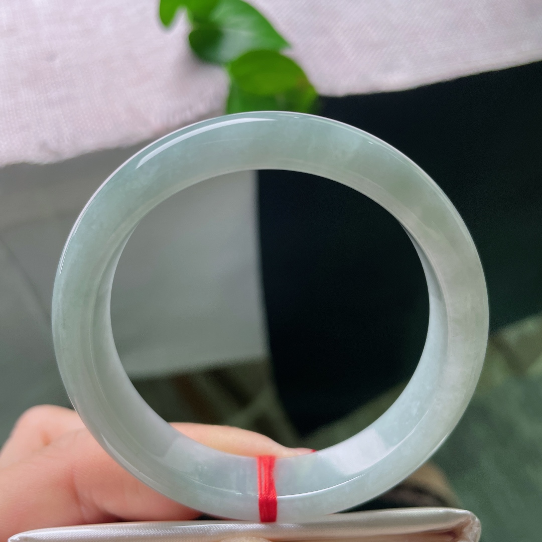 52.6/11.7/7.5，淡绿底正圈，内纹，清润浅湖水绿，温润素雅百搭耐看。ss55736a。