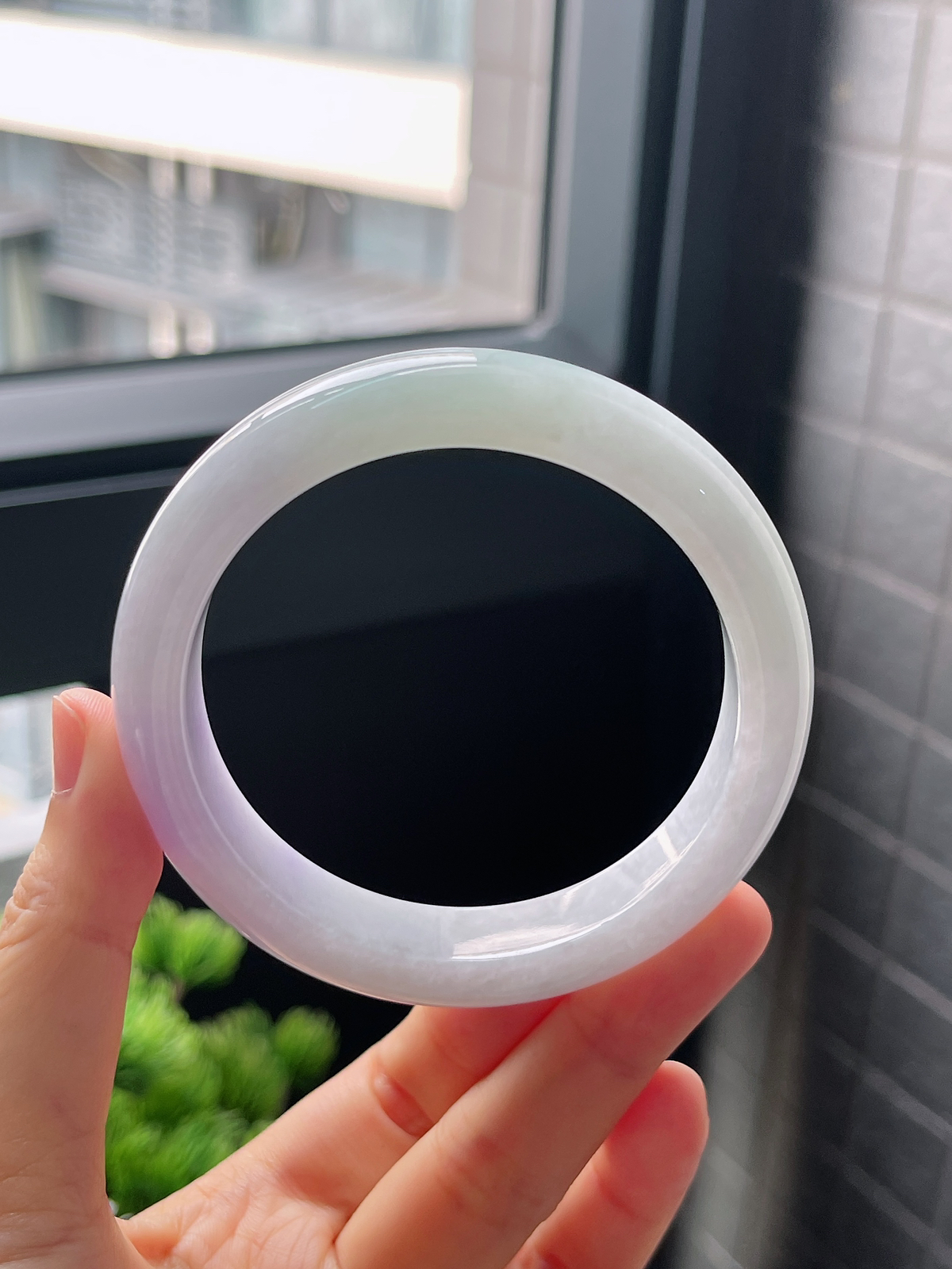 圈口58，糯化种春带彩翡翠正圈手镯