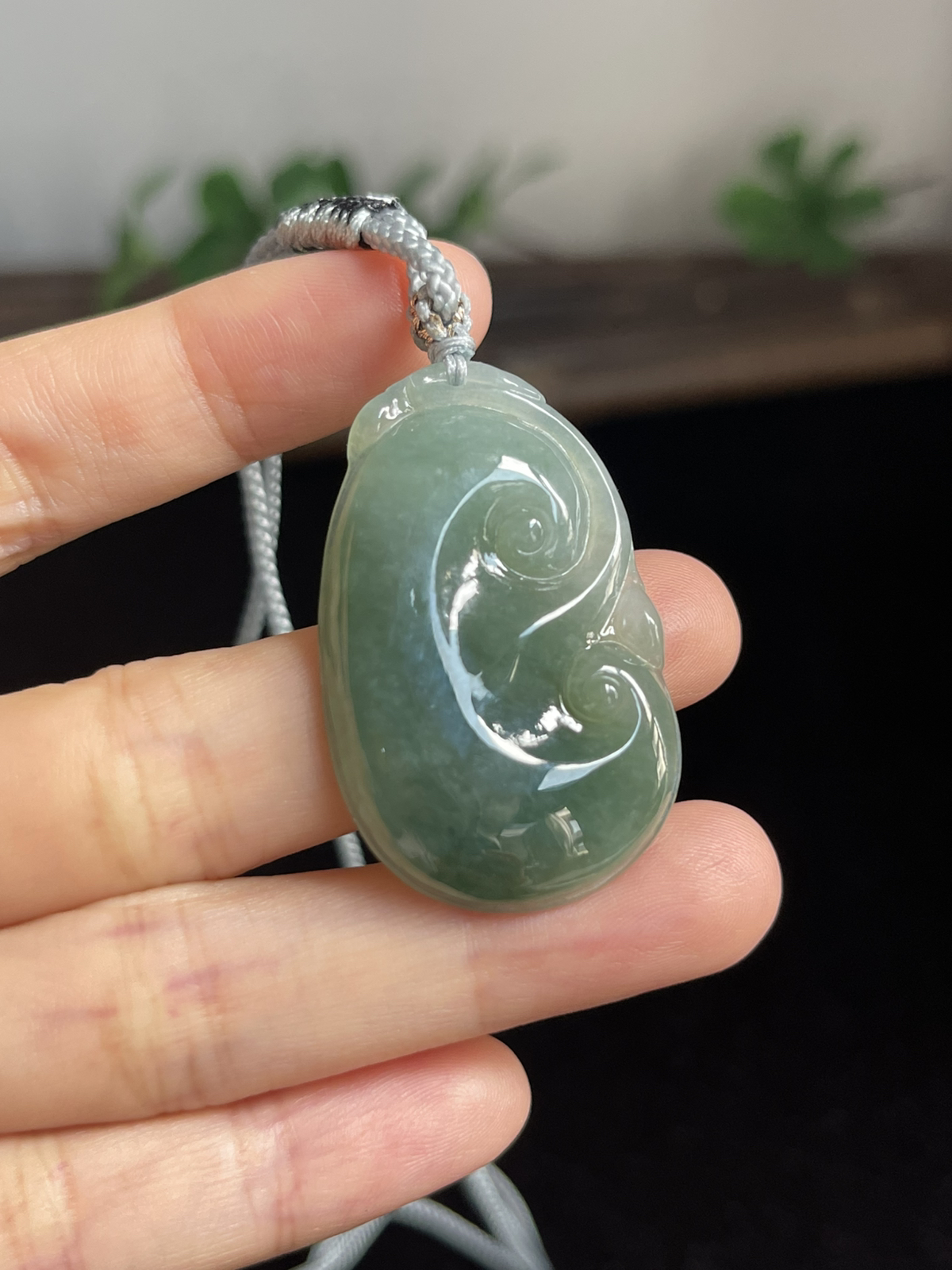 翡翠冰糯种淡绿色如意