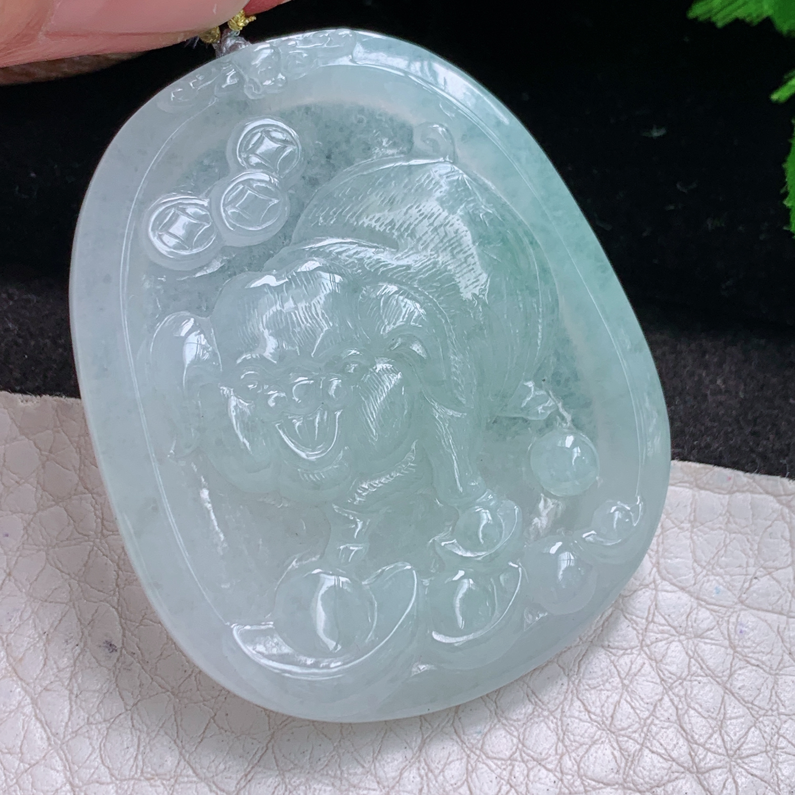 rp实拍50.6*43*5.8缅甸翡翠a货精雕冰绿招财猪 生肖猪玉吊坠