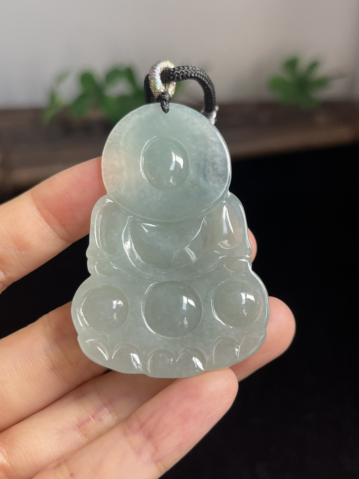 翡翠糯化种绿色吊坠