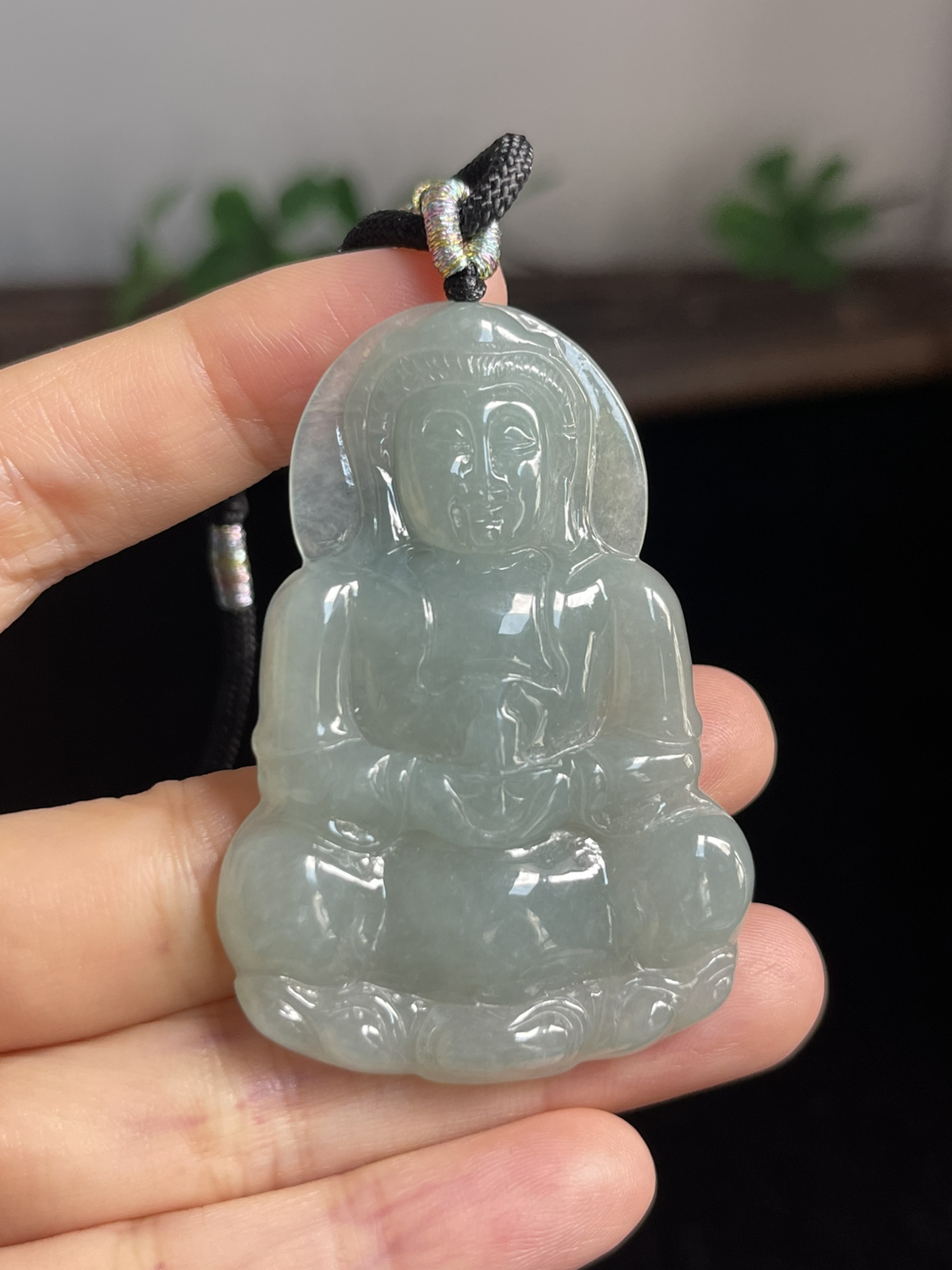 翡翠糯化种绿色吊坠
