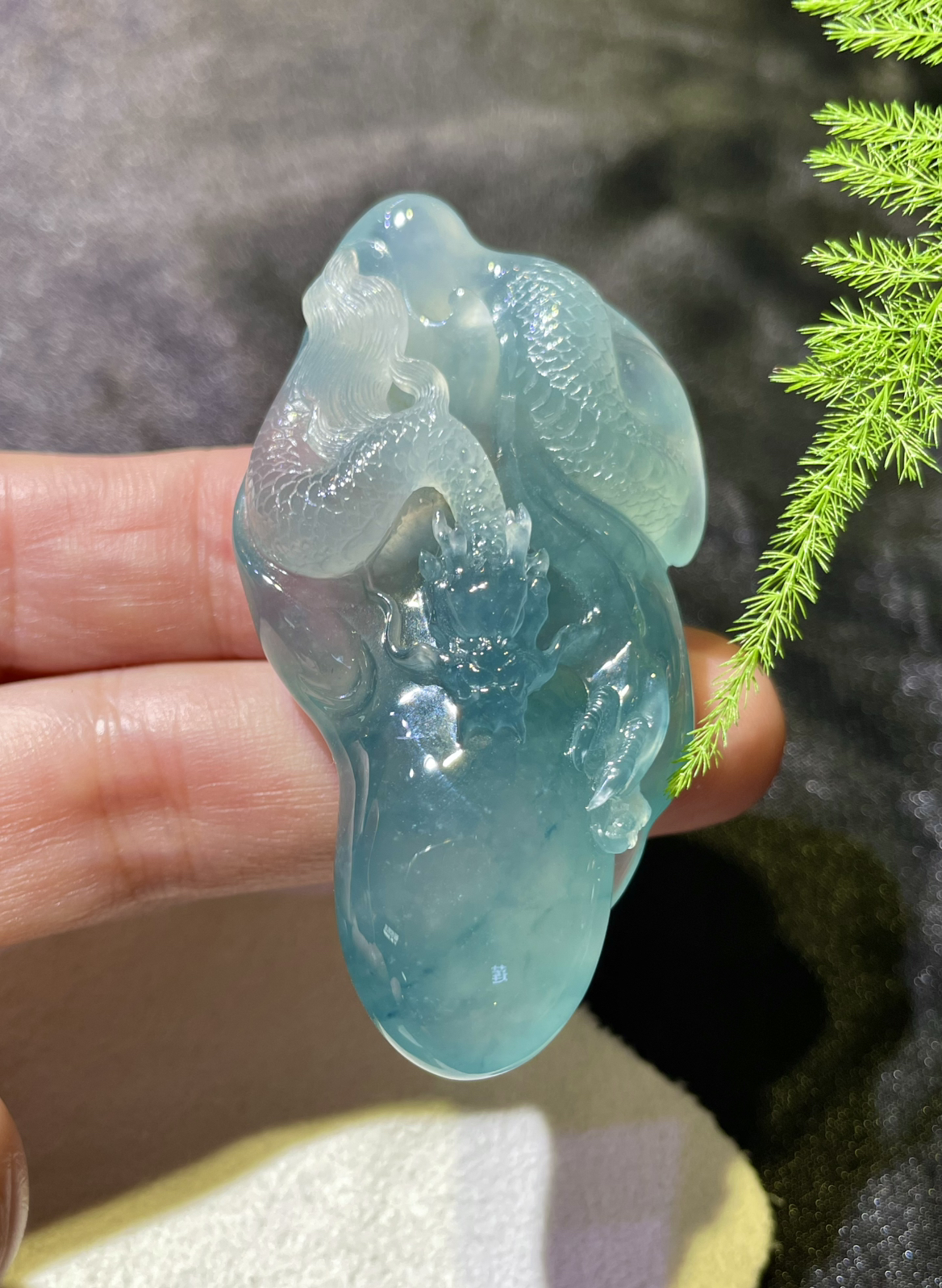 【冰种飘花龙牌】神龙护主，质地细腻，起胶感，生肖也可佩戴。