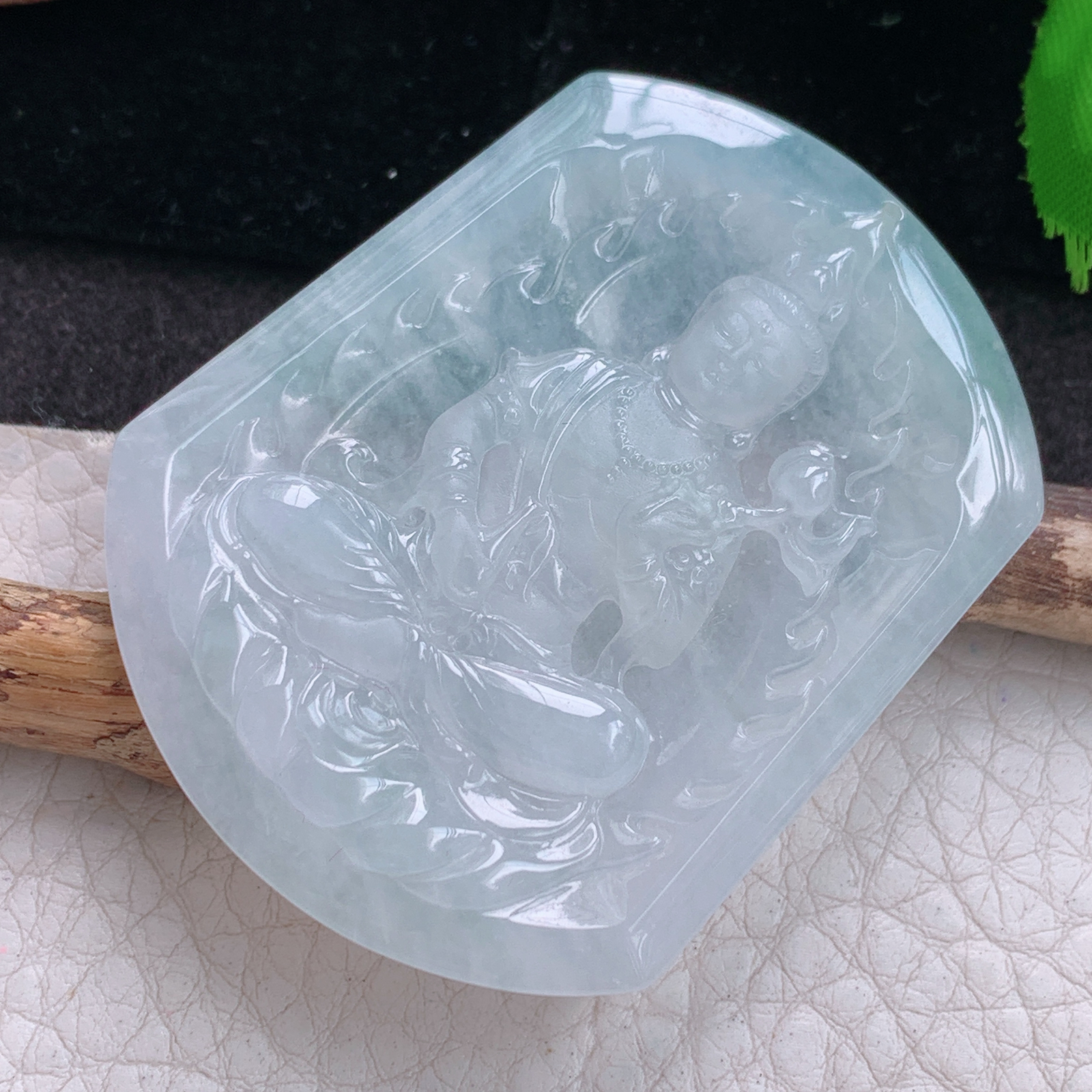ktj实拍53*42.6*5.5缅甸翡翠a货精雕冰润大势至 持莲观音玉吊坠
