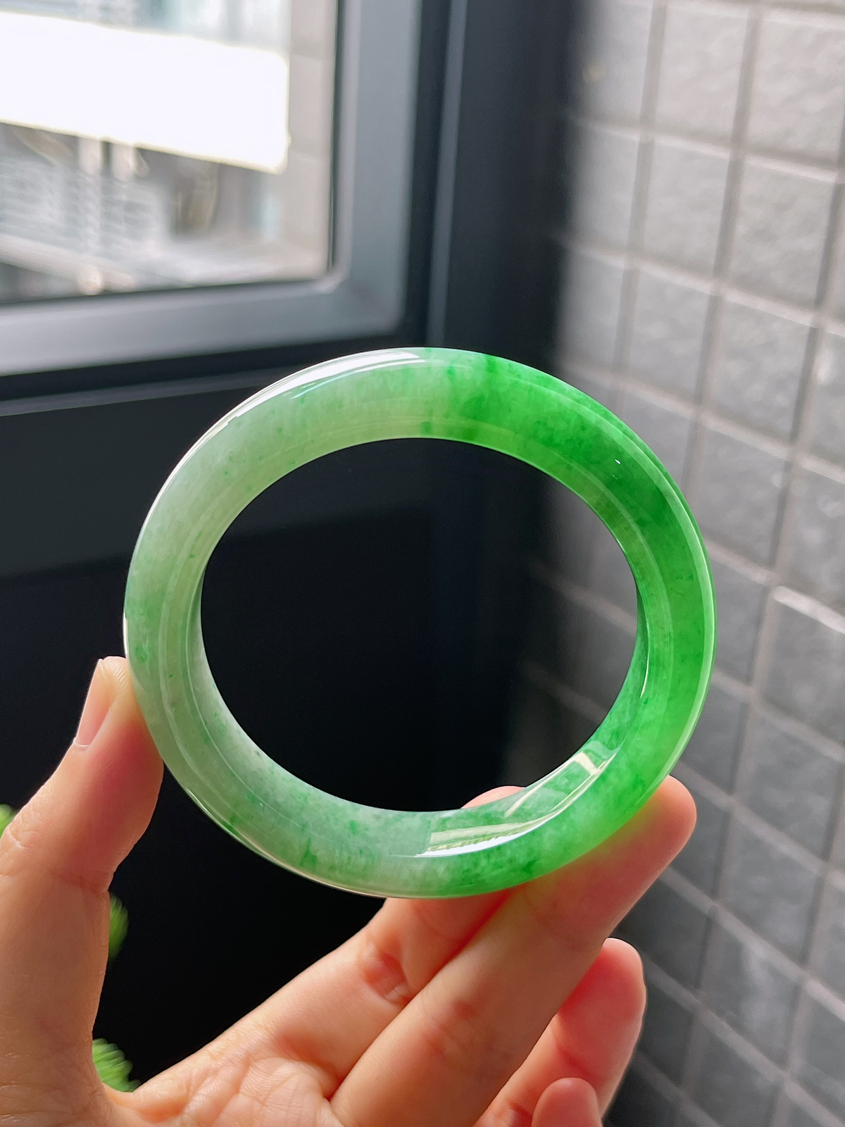 圈口55.1，冰糯种满绿飘花翡翠手镯