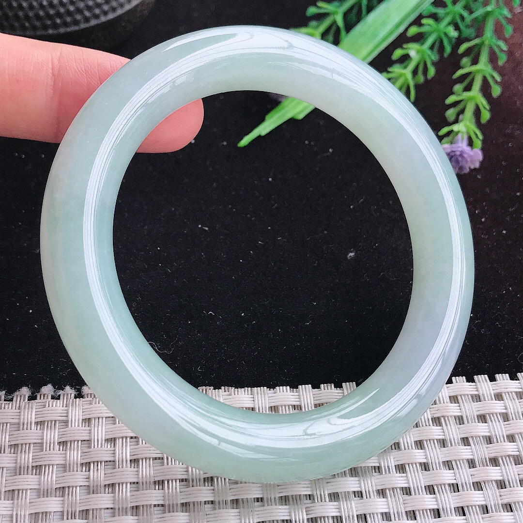 实拍A货翡翠56.5/11/10.8老坑冰纯起胶冰晴绿圆条手镯平安镯美人镯