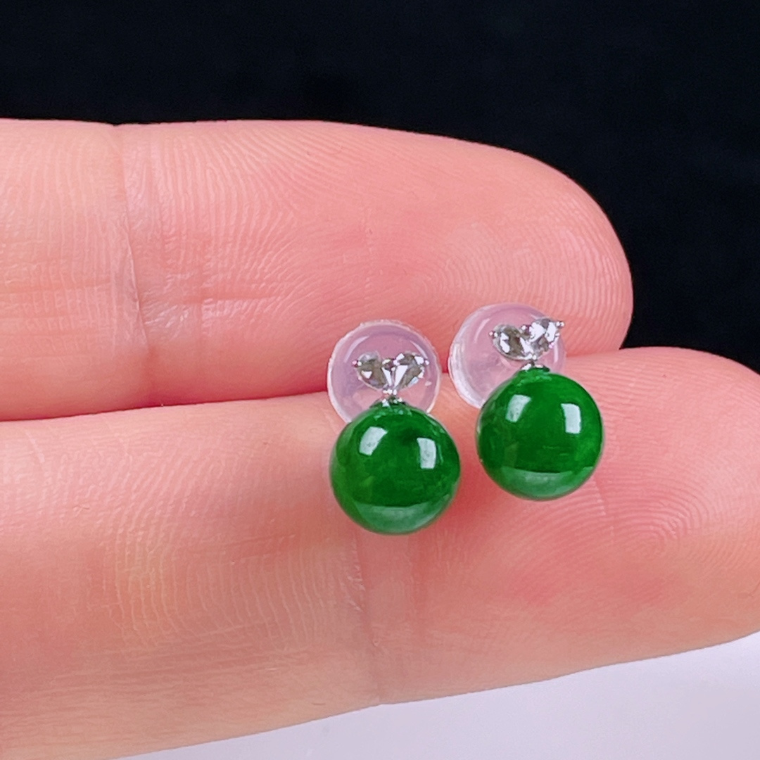 ️辣绿耳钉，老种起光 ，细底通透，尺寸：裸石6.5mm