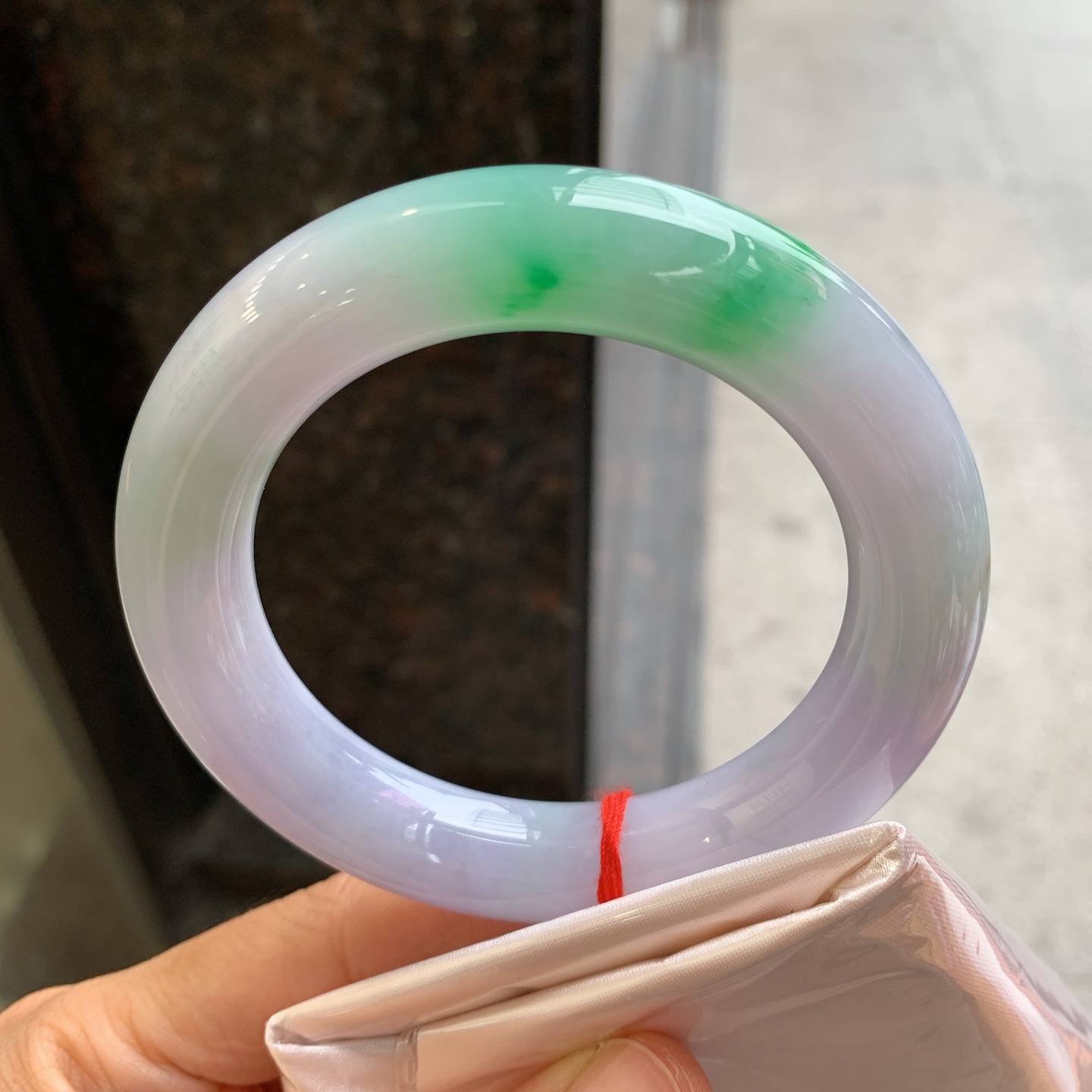 圆条春彩 带点黄翡 尺寸：57.6/13.3/12.4 版型好