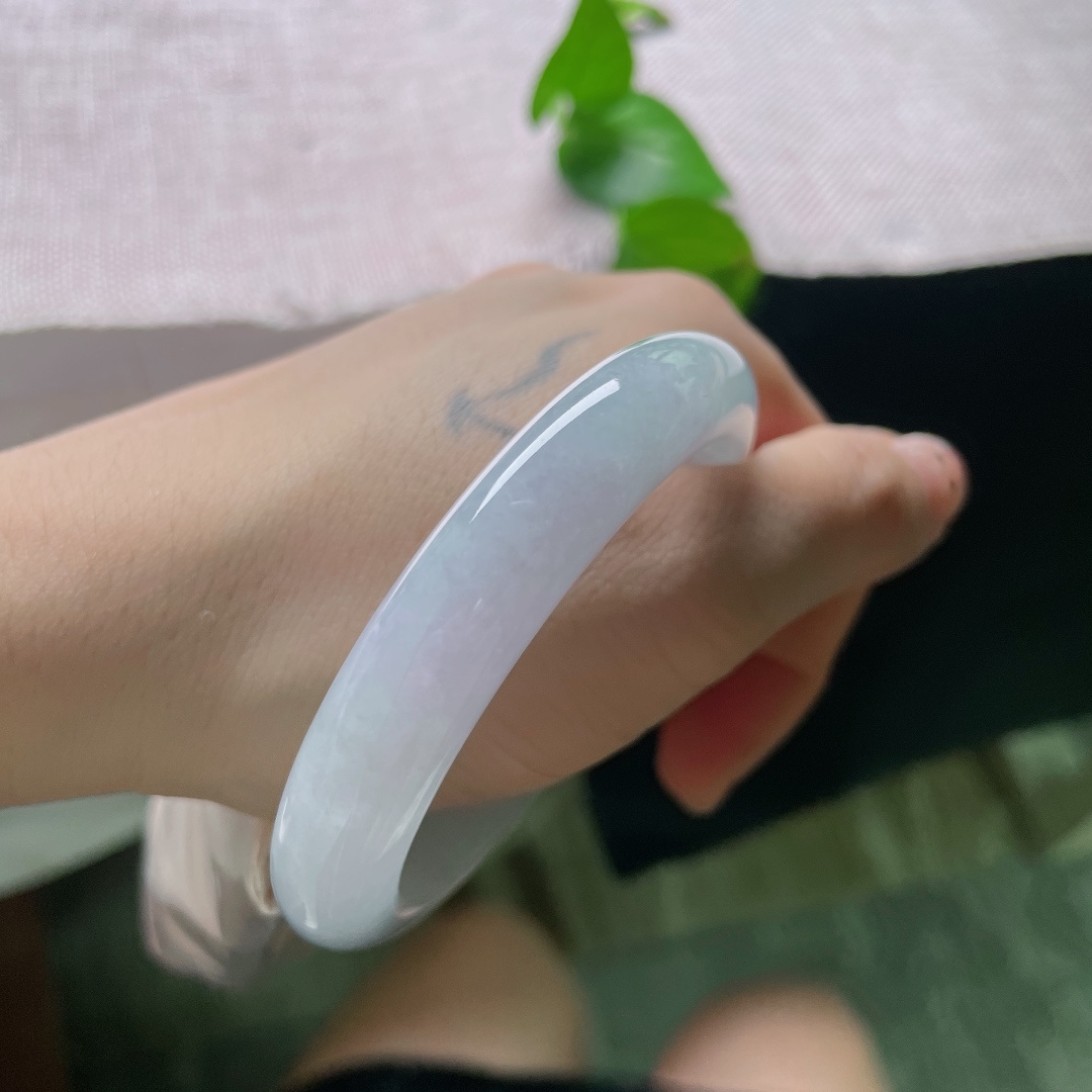 54.9/11.3/8.5，蓝紫底正圈，无裂，细腻干净，素雅而不失奢华，复古韵味浓郁，佩戴端庄大气，ss55705a