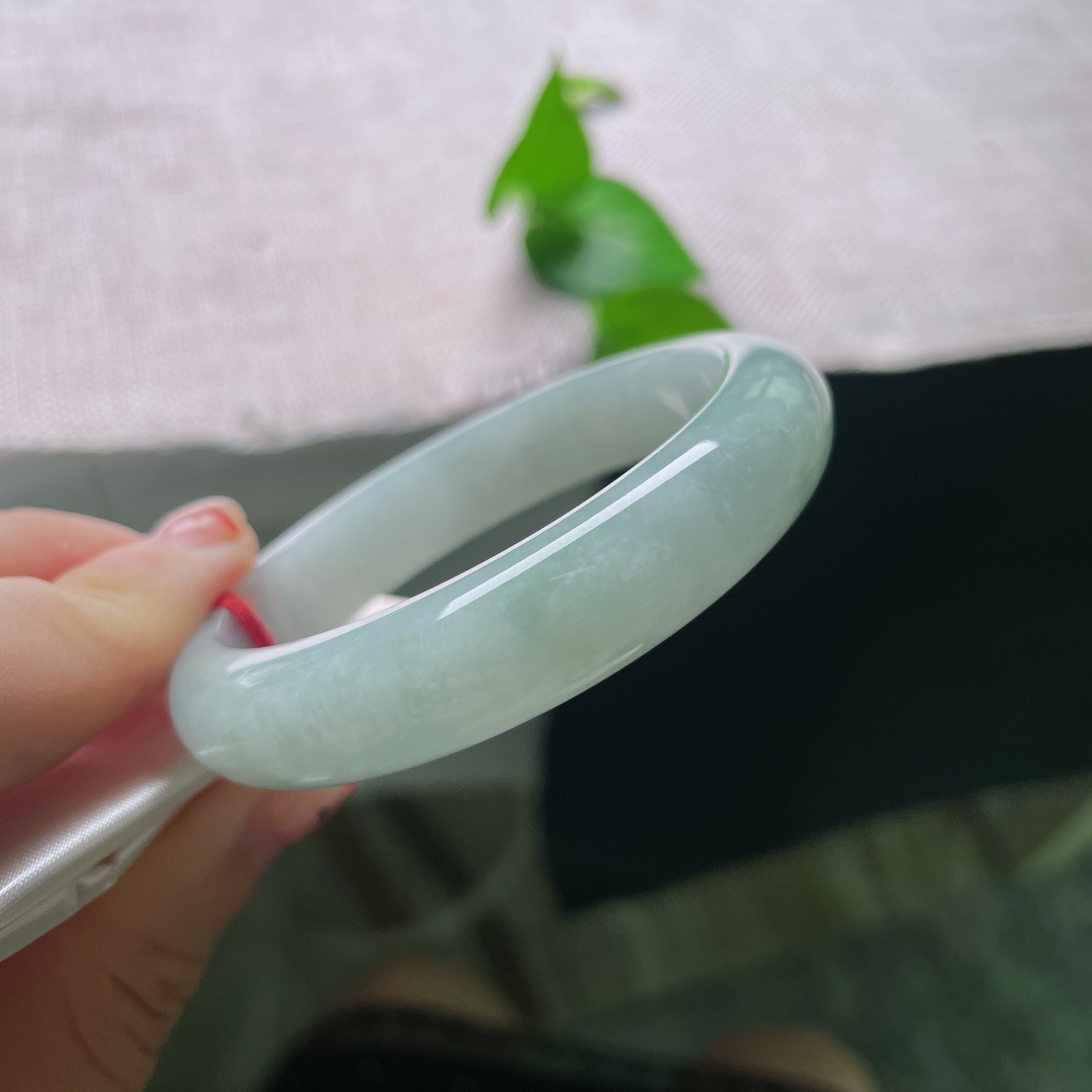 52.6/11.7/7.5，淡绿底正圈，内纹，清润浅湖水绿，温润素雅百搭耐看。ss55736a。