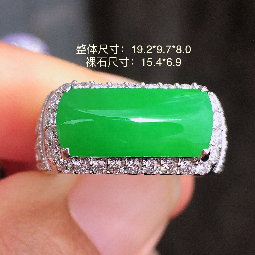 ️阳绿马鞍戒指，18k金豪华镶嵌，无裂，种水超好，玉质细腻。，19.2-9.7-8.0