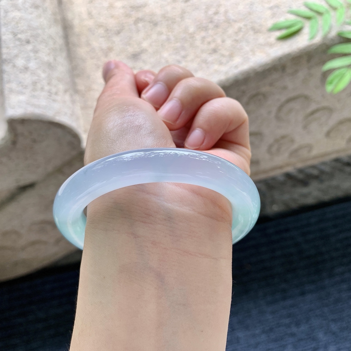 冰晴绿，清透，水润，种老，细腻，打灯有絮线