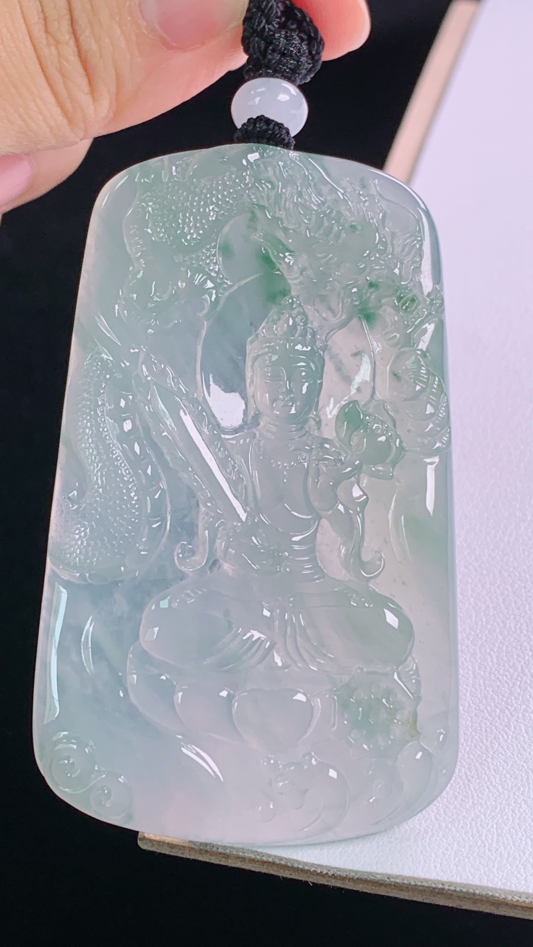 冰飘花虚空藏菩萨 花色灵动，清透细腻，无裂 尺寸:70.3-42.8-5.7mm