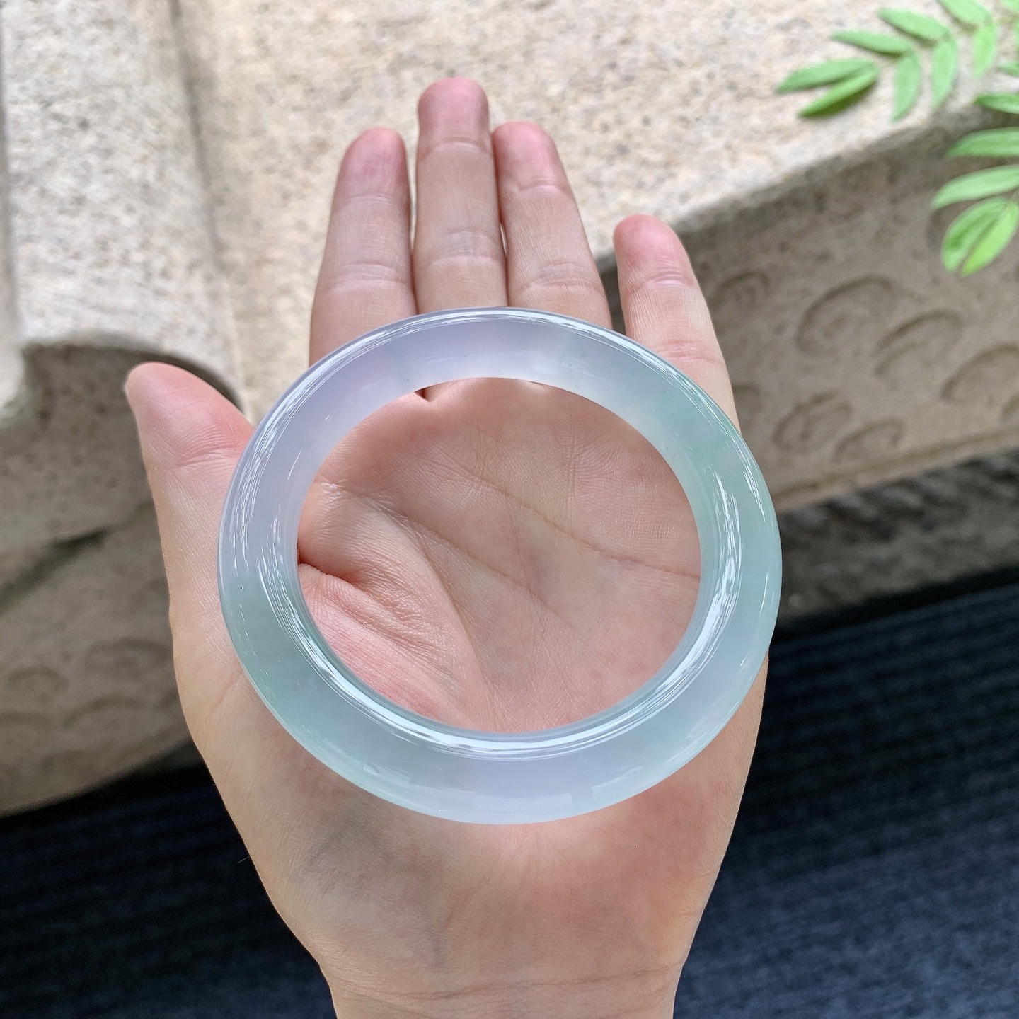冰晴绿，清透，水润，种老，细腻，打灯有絮线