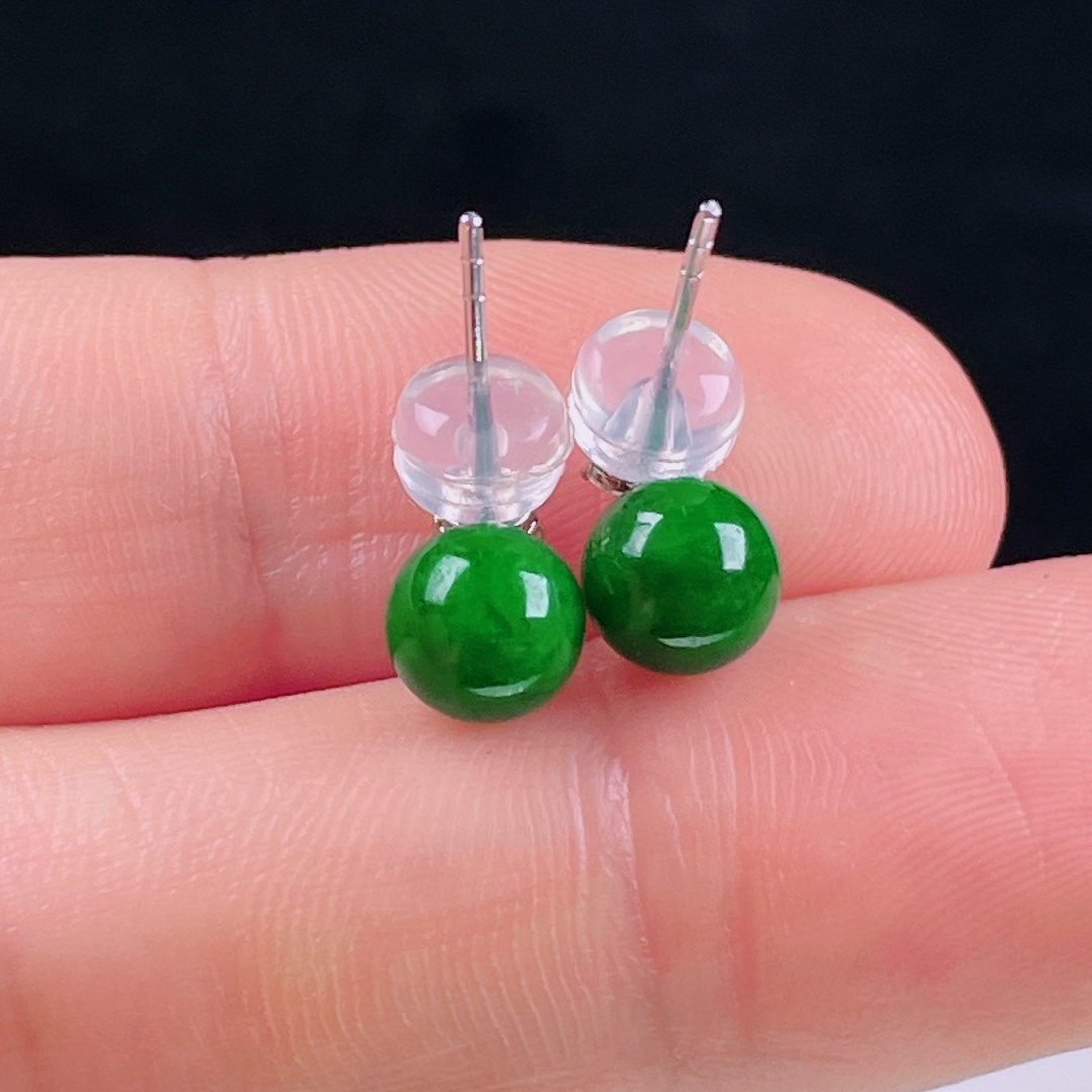 ️辣绿耳钉，老种起光 ，细底通透，尺寸：裸石6.5mm