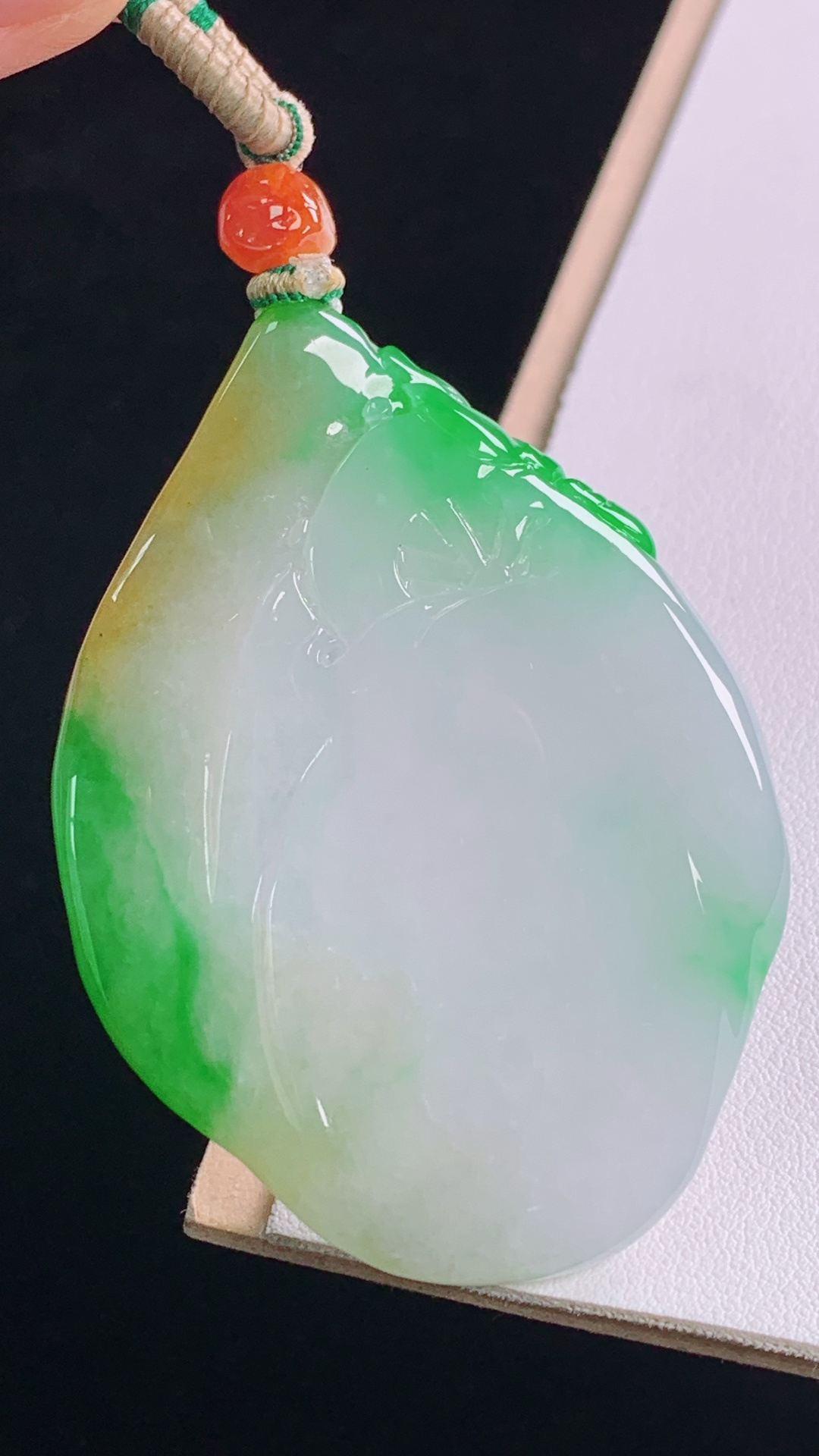 三彩大势至菩萨 种色兼备，水润细腻，无裂 尺寸:61.7-44.9-6.4mm 5