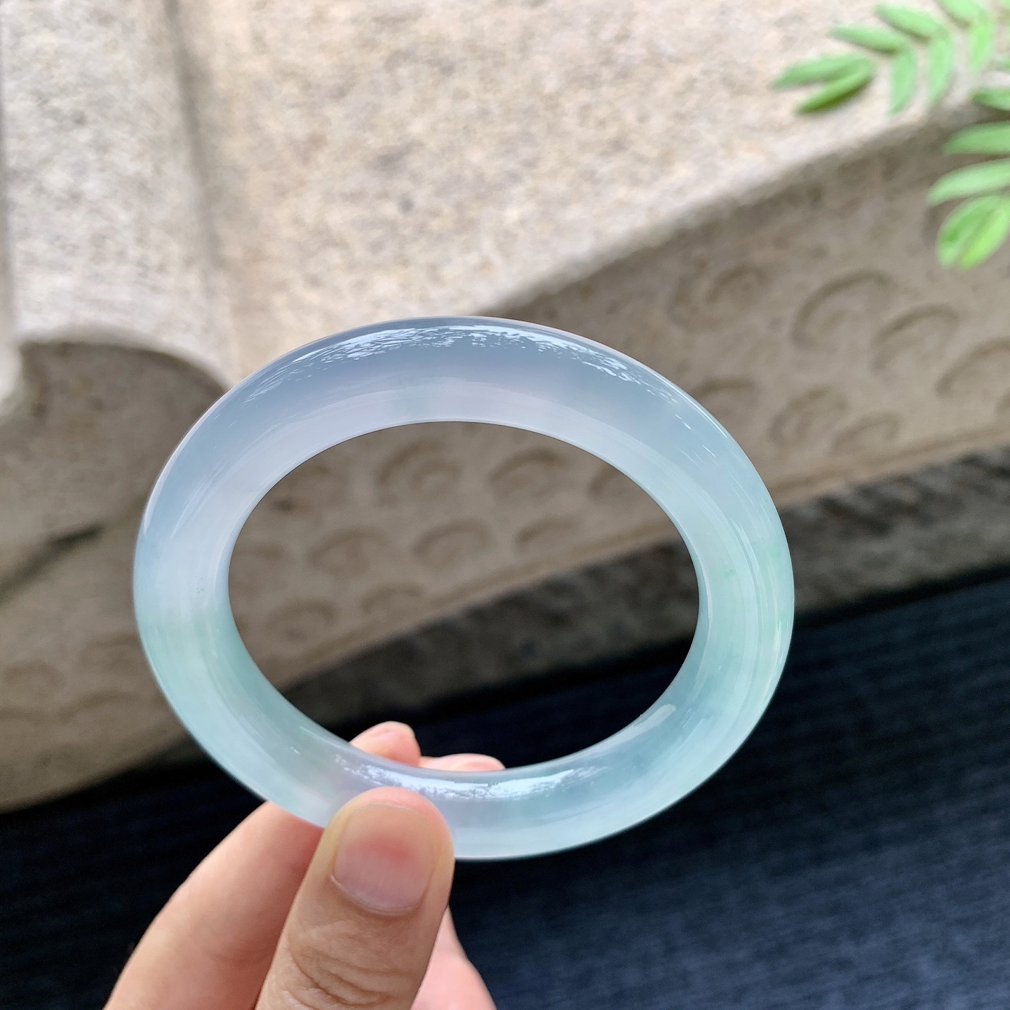 冰晴绿，清透，水润，种老，细腻，打灯有絮线