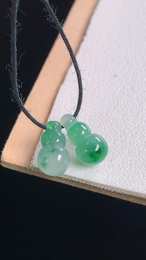 冰飘花葫芦，无裂，尺寸:9.5-5.0mm