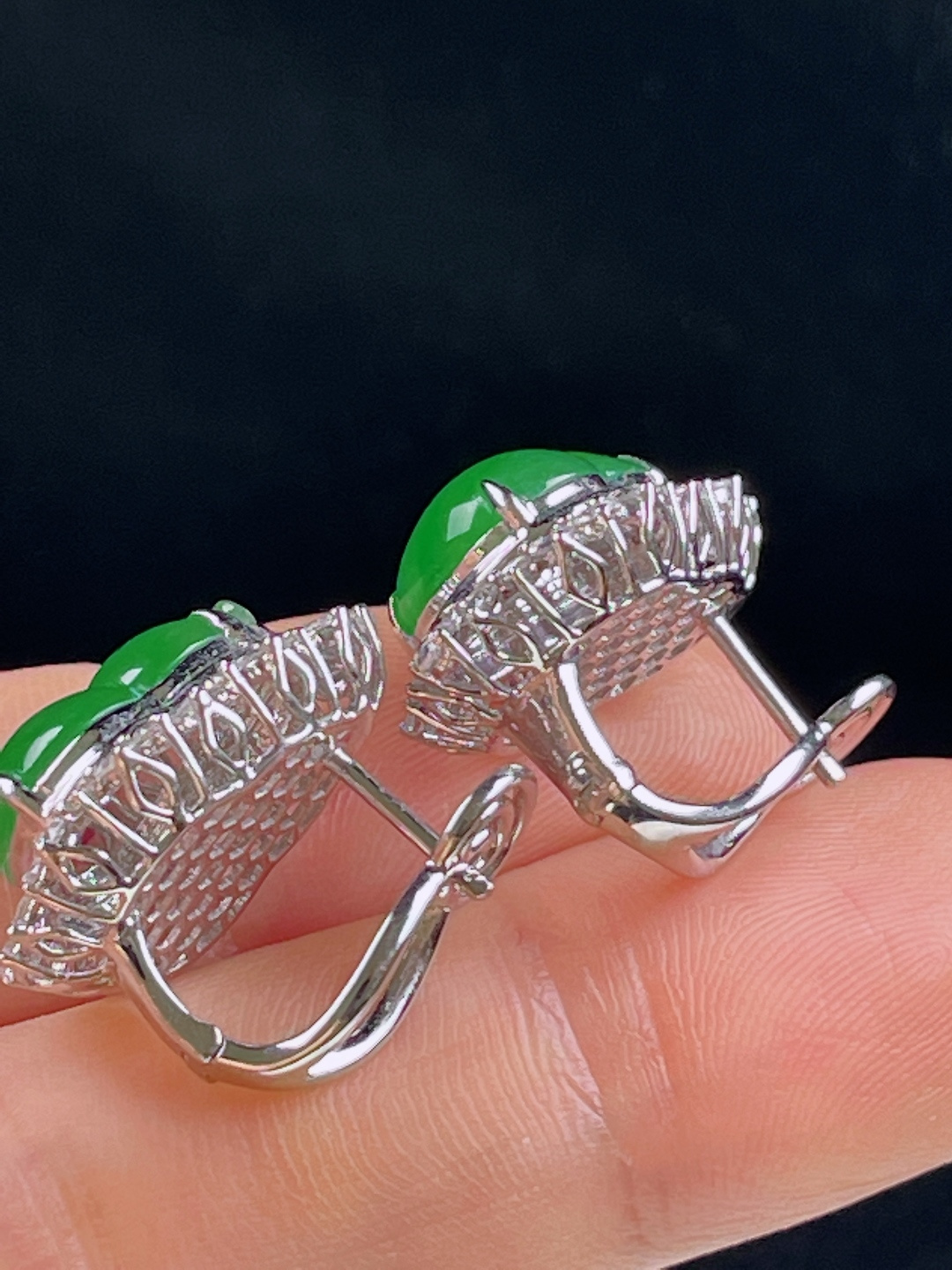 ️冰绿耳包，老种起光 ，细底通透，尺寸：裸石13.4/9.8/4mm0706