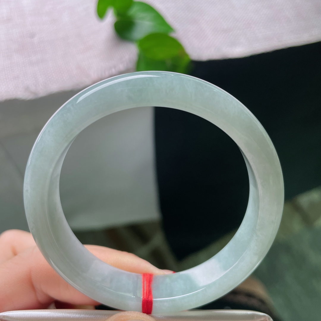 52.6/11.7/7.5，淡绿底正圈，内纹，清润浅湖水绿，温润素雅百搭耐看。ss55736a。