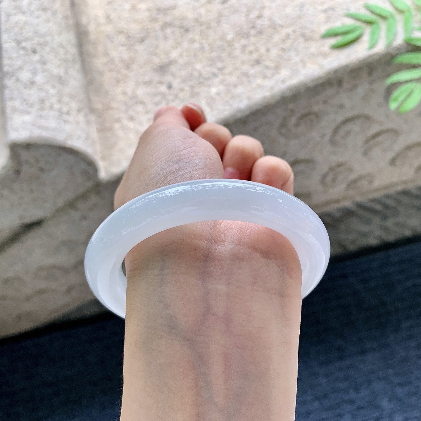 圆条55 56，糯冰底色，水润，种老，细腻，打灯有棉纹