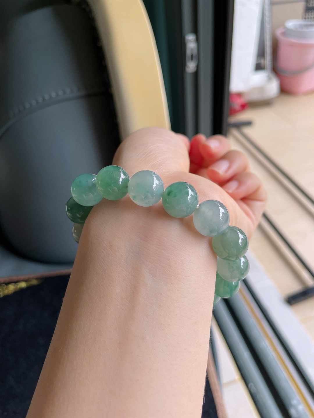 天然翡翠A货，冰飘花手串，尺寸：12.6mm。-1284