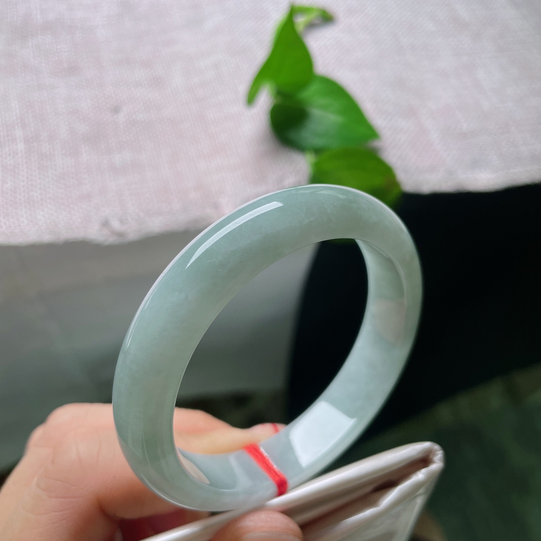 52.6/11.7/7.5，淡绿底正圈，内纹，清润浅湖水绿，温润素雅百搭耐看。ss55736a。