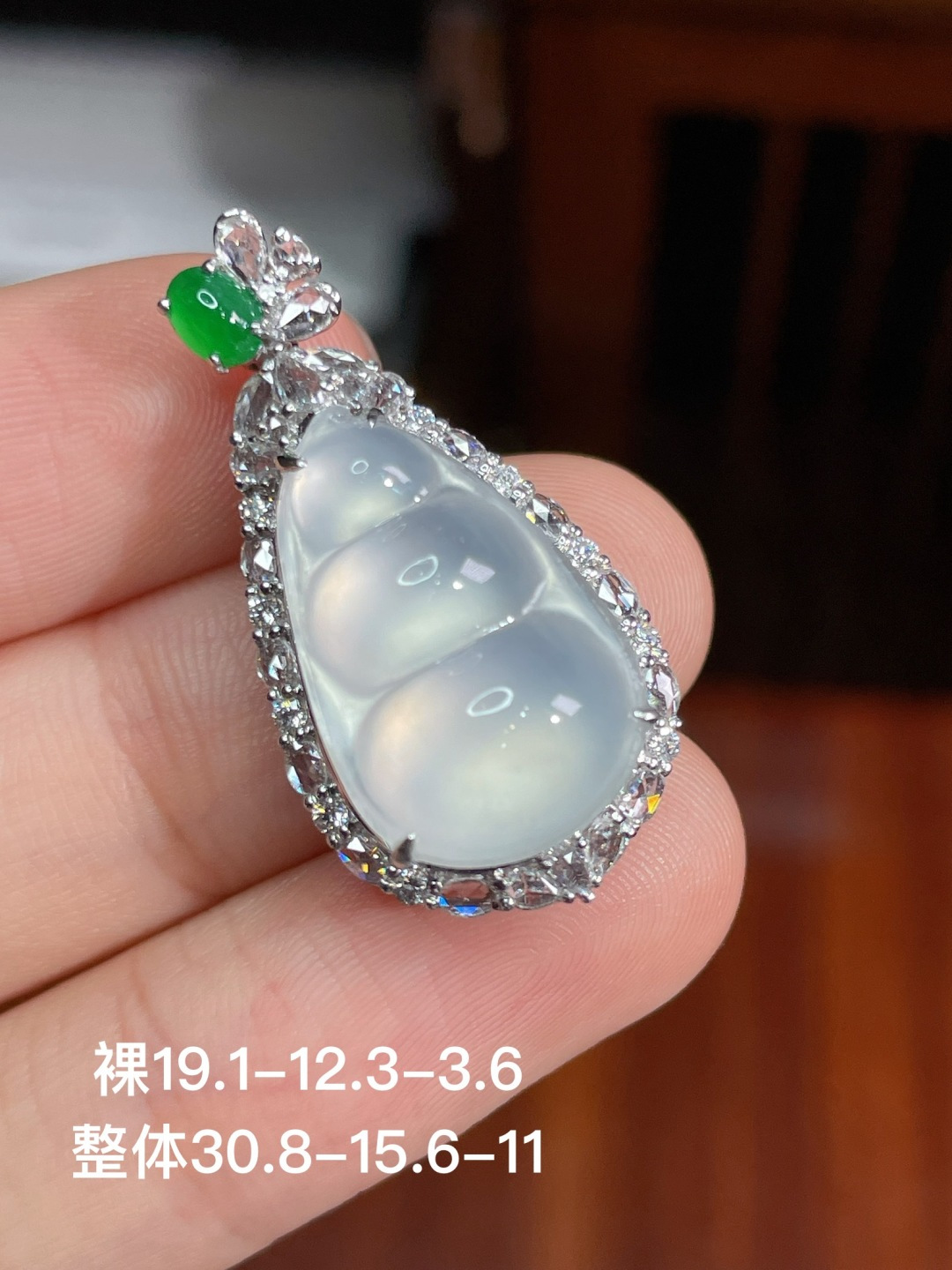 豆子吊坠 无裂，18k金镶嵌，30.8-15.6-11