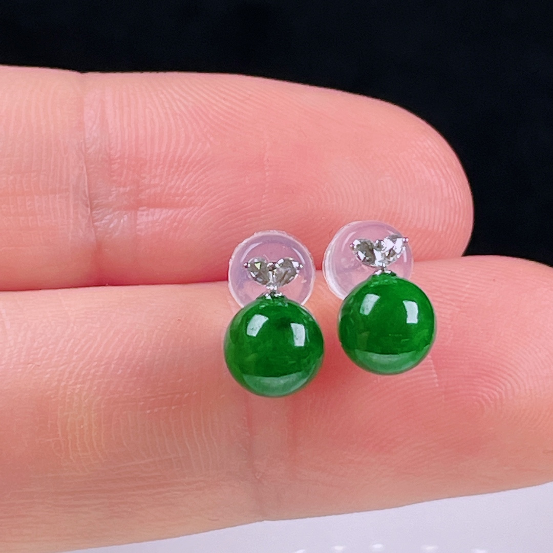 ️辣绿耳钉，老种起光 ，细底通透，尺寸：裸石6.5mm