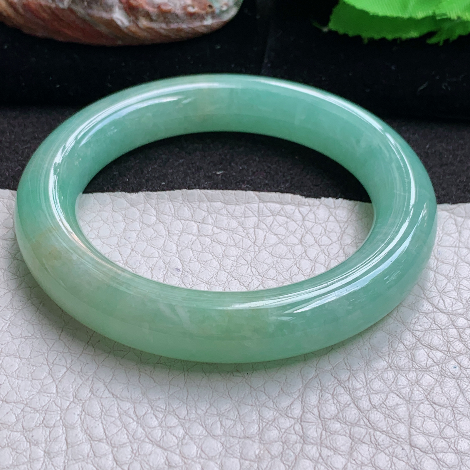 lx实拍55*11.4招财美人镯 缅甸翡翠a货玉手镯高品质甜绿圆条玉手环