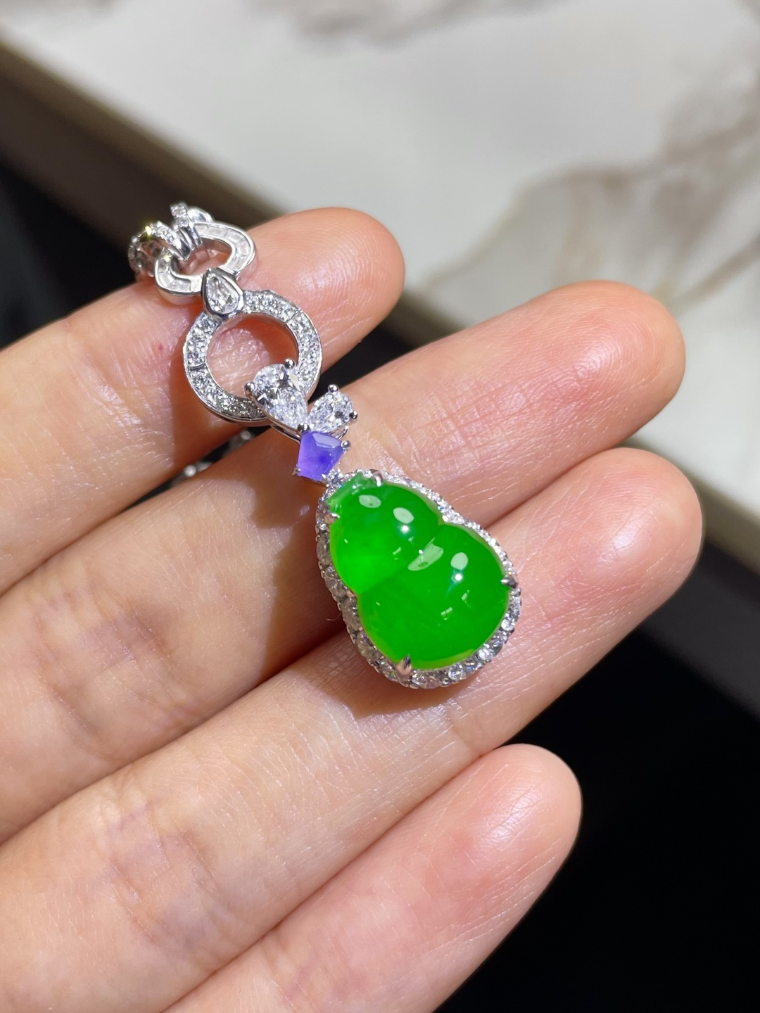 新品 | 冰种正阳绿葫芦吊坠裸石：13.5*9.5*4.5mm整体：24*11.5*9mm