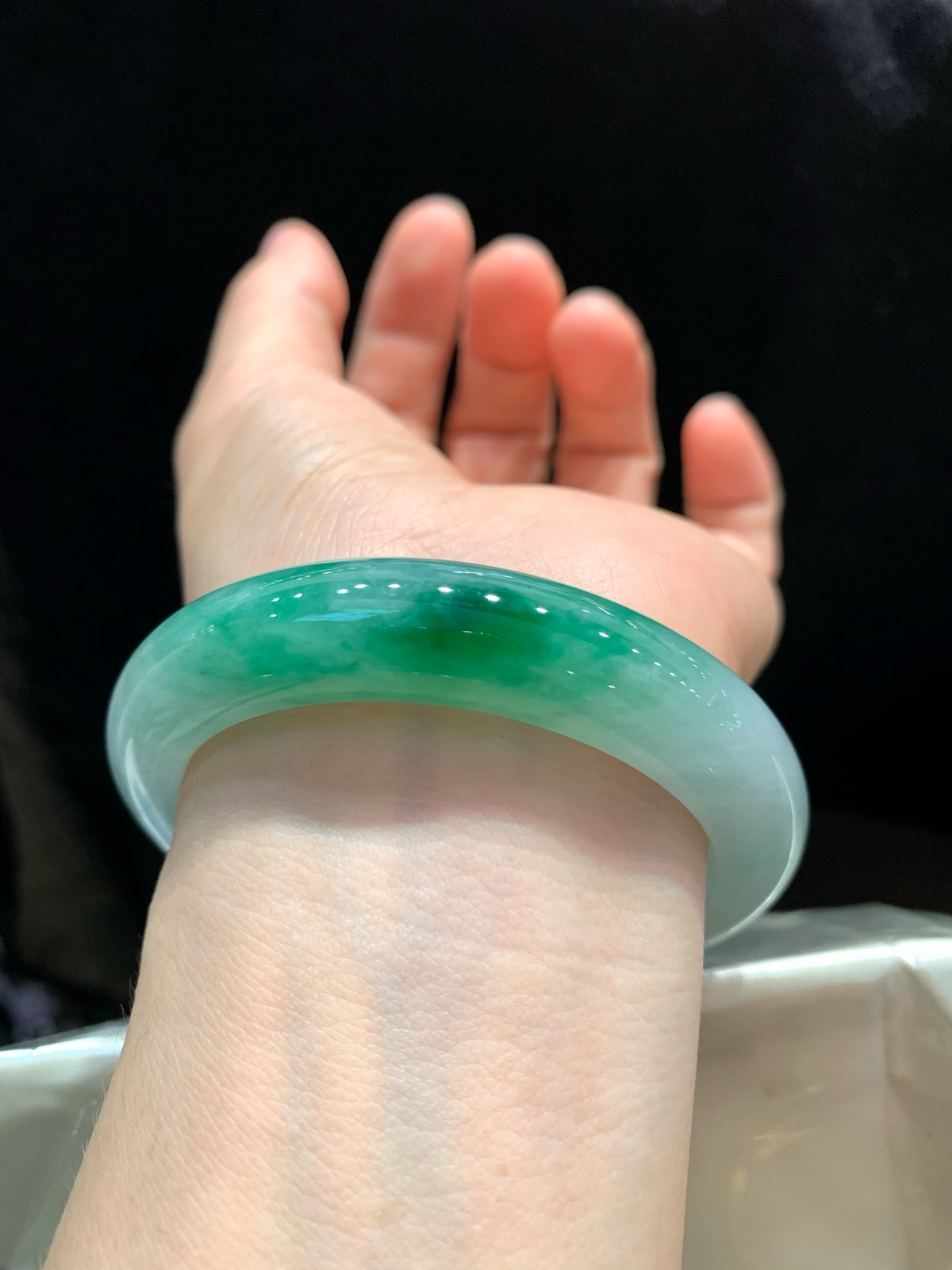 尺寸55/12.6/9.0，带色手镯
水润细腻 清新甜美