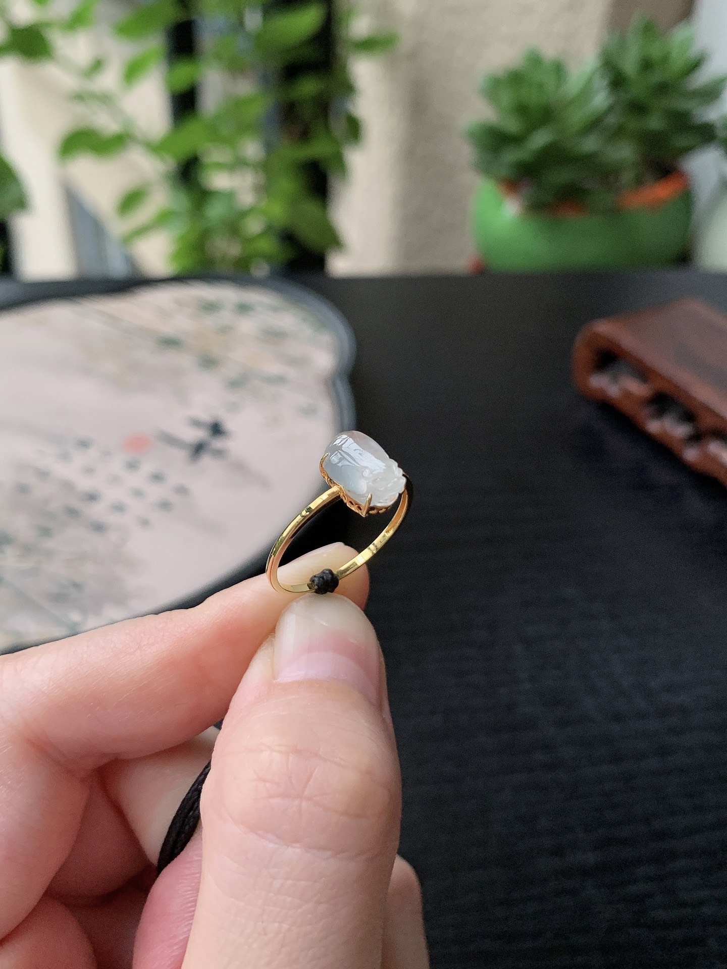 18k金镶嵌老坑冰种胶感白月光貔貅戒指 裸石尺寸:9.5-6.2-5.6mm