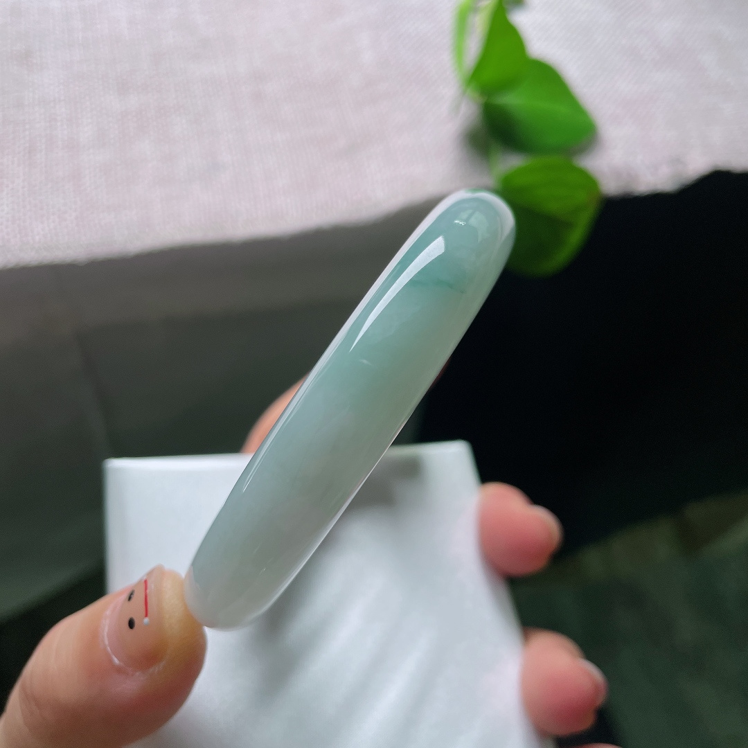 58.2/11.8/8.0，飘花正圈，耐看，甜美，耐看，优雅，雅致，贵气，一点皮纹，ss55688a