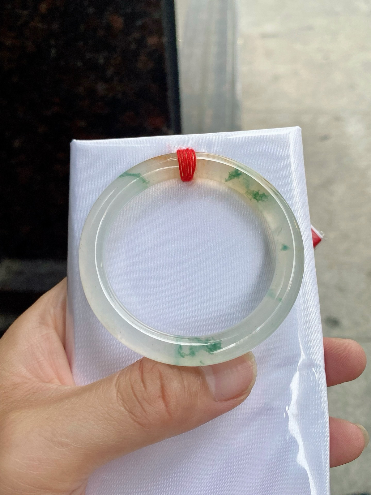 圈口49.3-7.7-7.8     【冰黄飘绿花圆条手镯】圈口49  50可戴  质地细腻   种水好