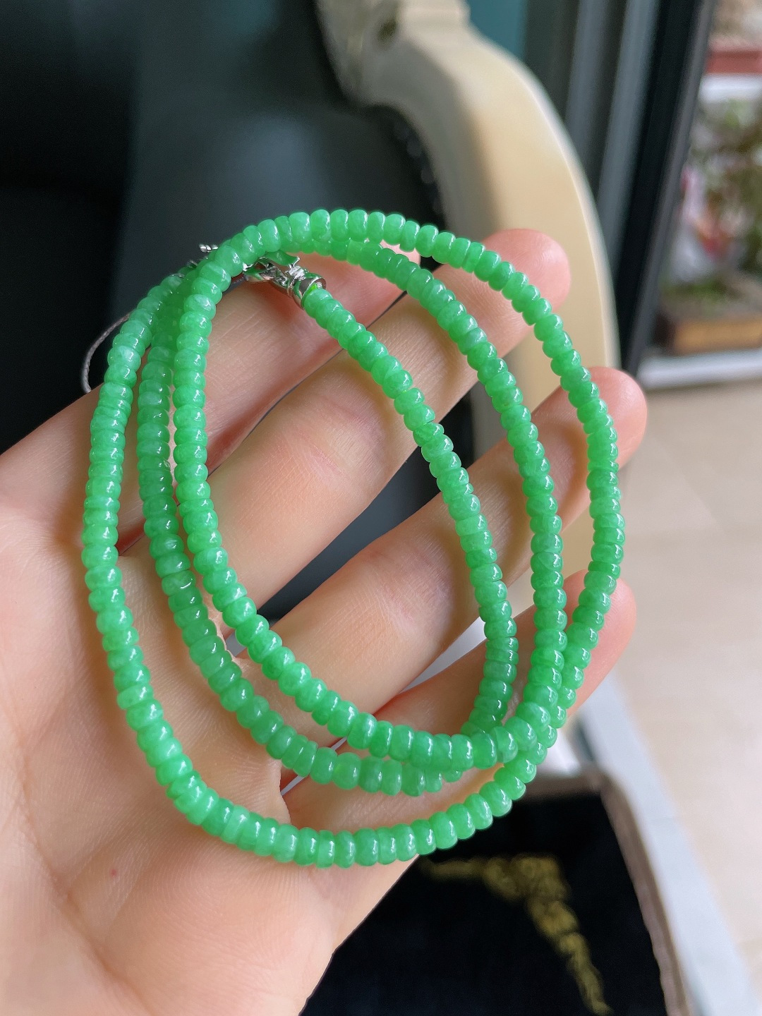 缅甸天然翡翠A货，冰满绿算盘珠珠链，尺寸：3.8mm。【编3970】