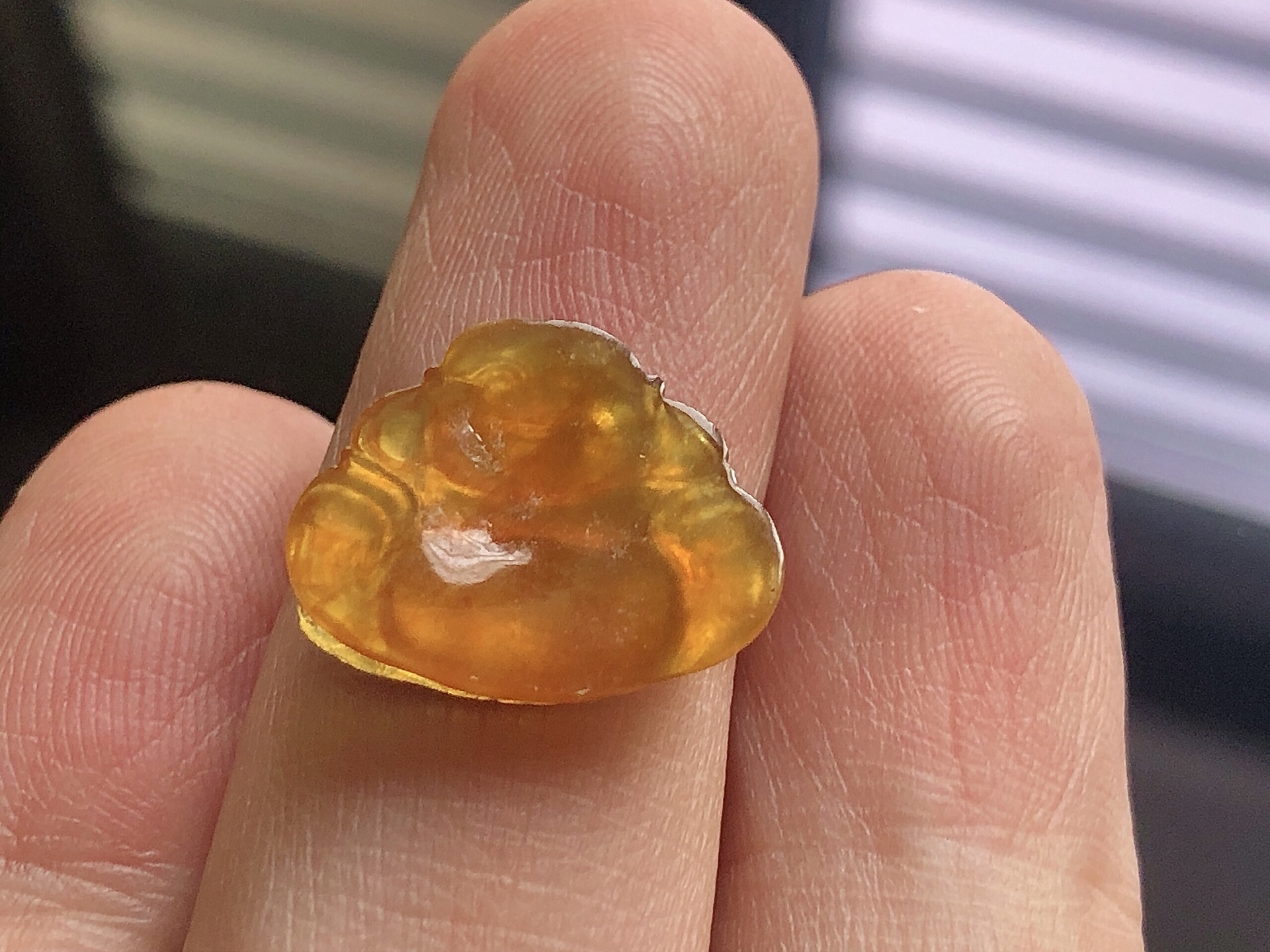 ️ 黄翡佛公， 色泽极美，通透水润，玉质细腻，夺目迷人，雕工精湛，面相慈祥大气，品相，无裂，尺寸16.8*14.5*2.8