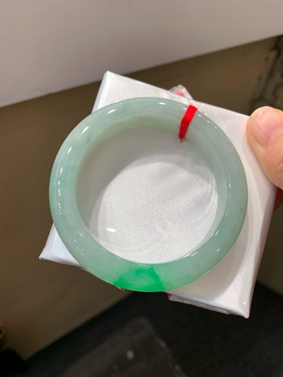 尺寸52.4/12.7/9.1，带色手镯
水润细腻 有种有色