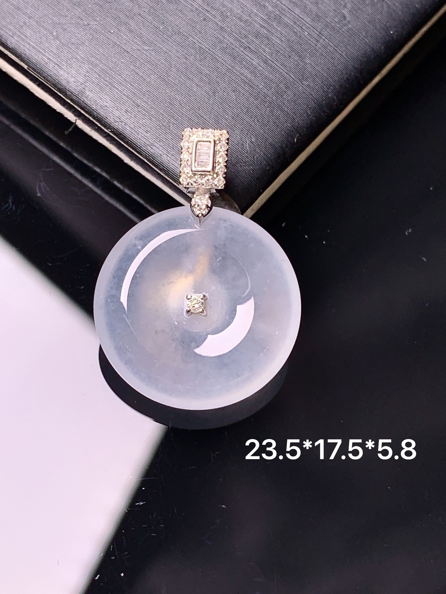 18k金钻镶嵌冰种平安扣吊坠 玉质细腻 色泽艳丽清新 整体尺寸23.5*17.5*5.8 f1