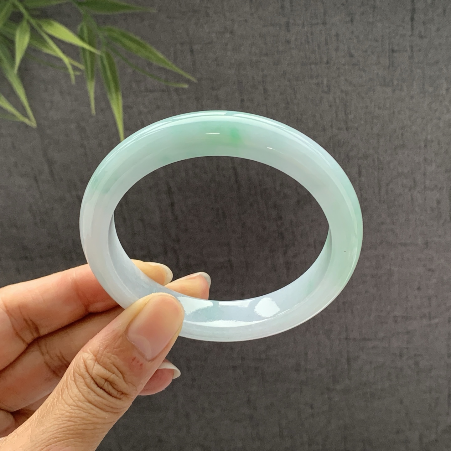 070705GX 飘绿花正圈翡翠手镯 57-11.5-8.4