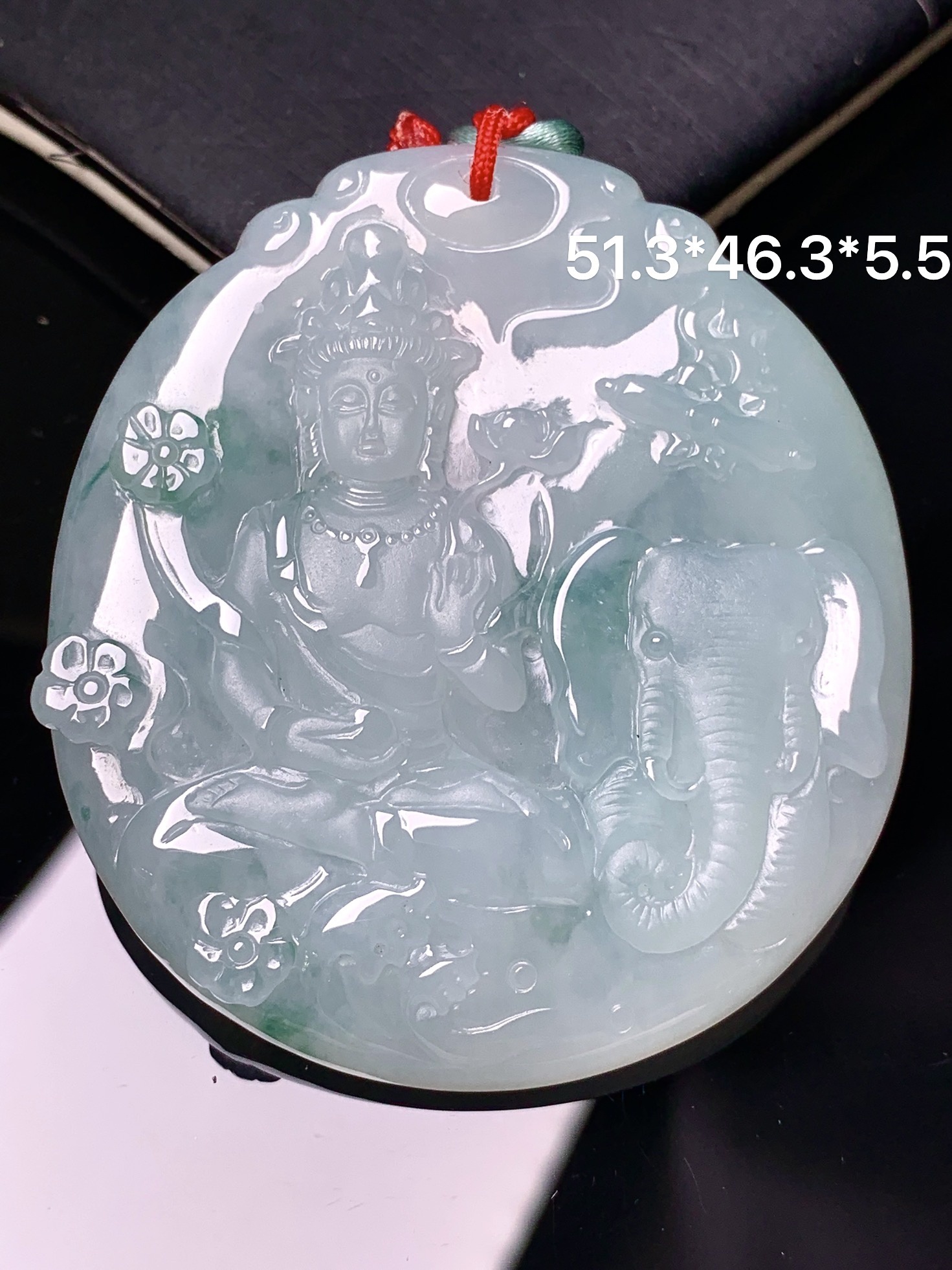 飘绿普贤观音菩萨吊坠 玉质细腻 色泽艳丽清新 整体尺寸51.3*46.3*5.5 b2