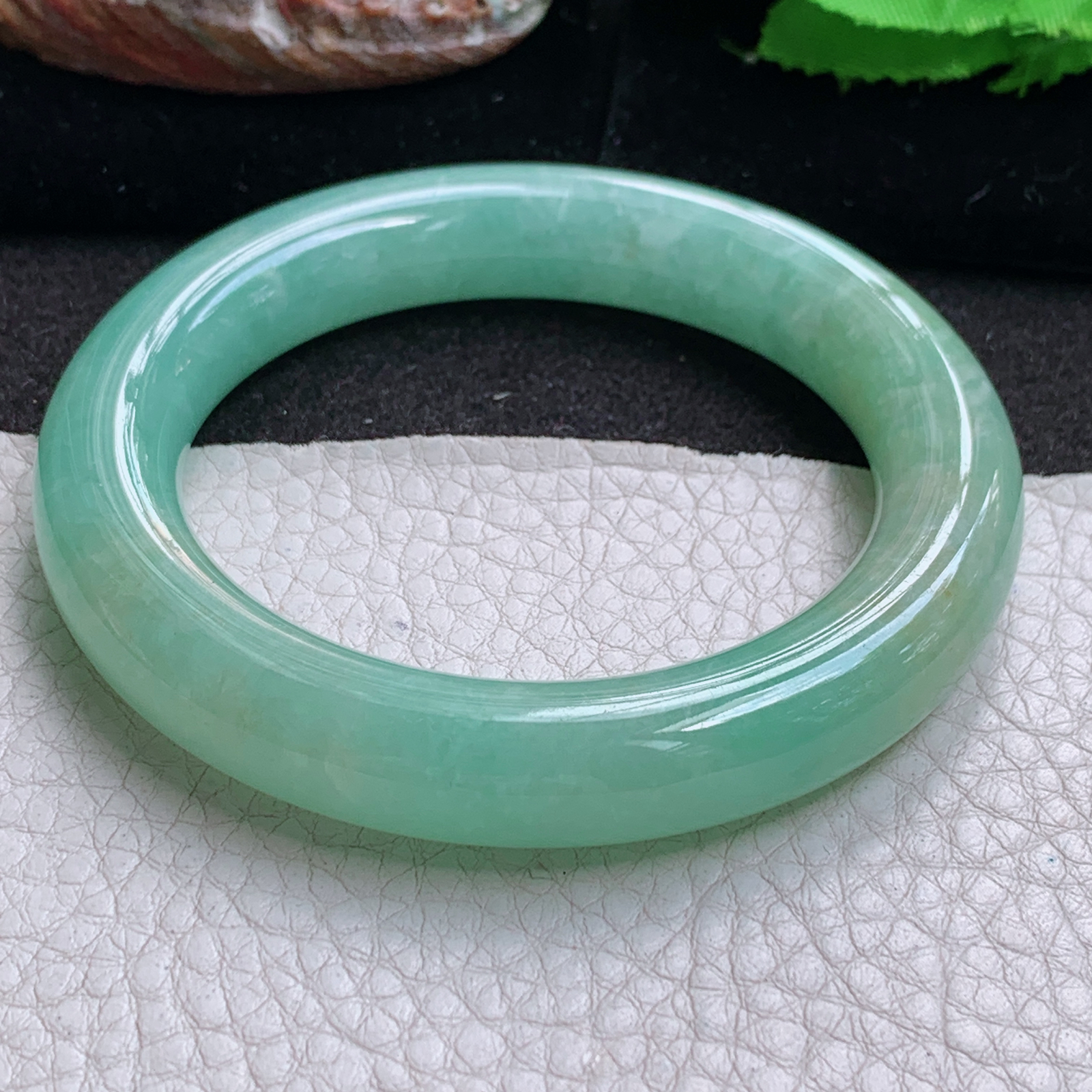 lx实拍55*11.4招财美人镯 缅甸翡翠a货玉手镯高品质甜绿圆条玉手环