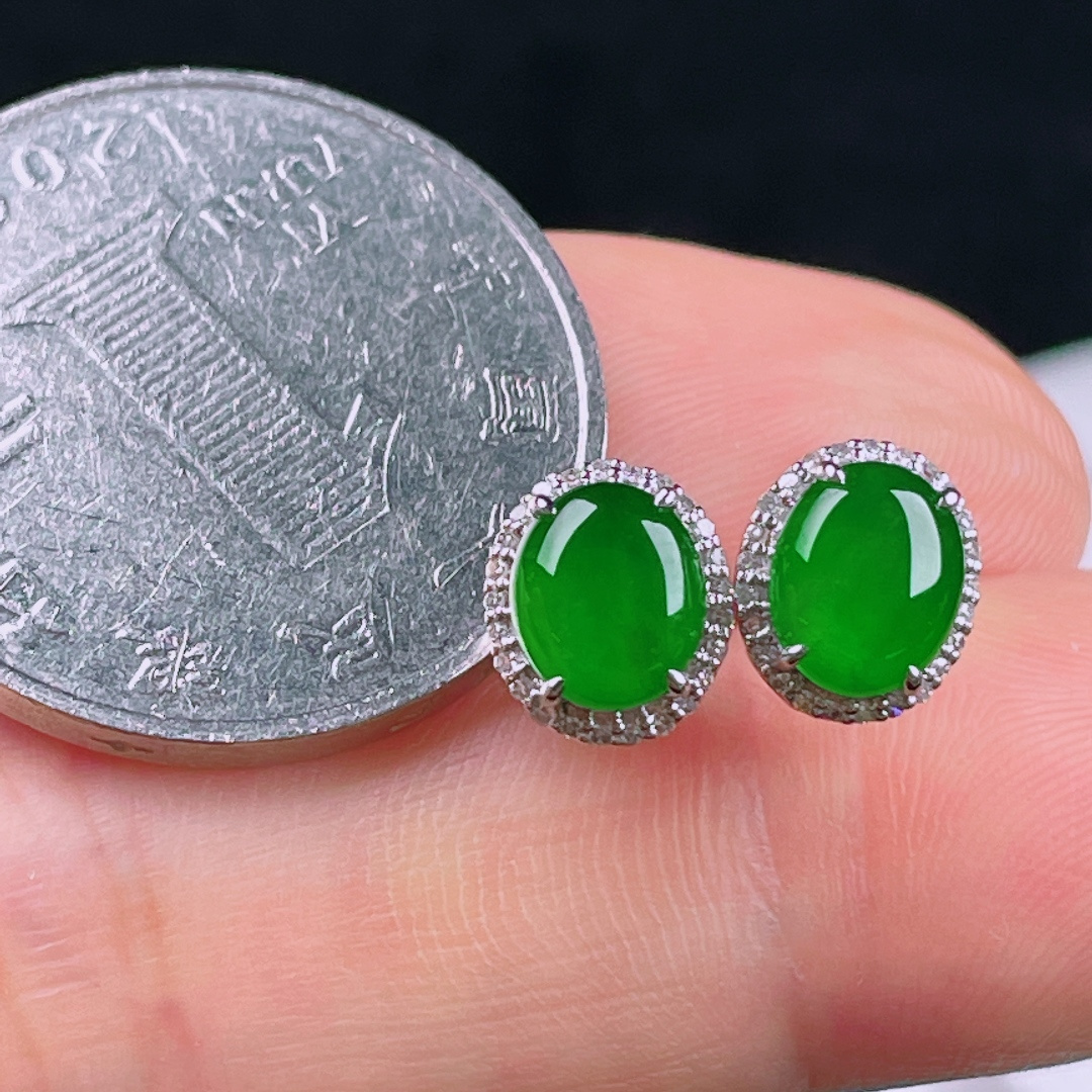 冰绿耳钉，老种起光 ，细底通透，尺寸：裸石7.3/6/2.7mm0708