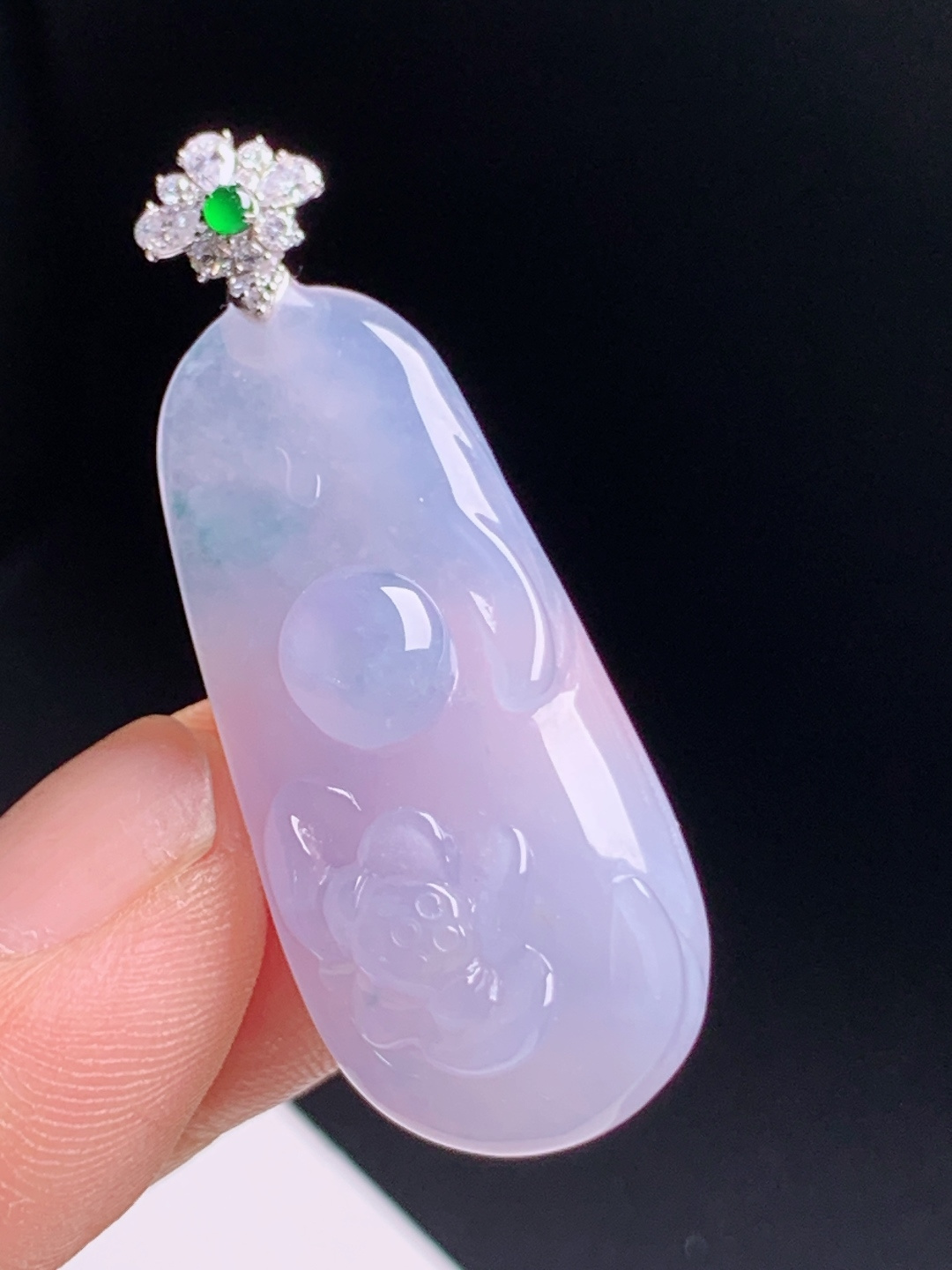 冰粉紫和和美美吊坠，胶感充盈，紫调柔和，精工雕刻意境悠然
