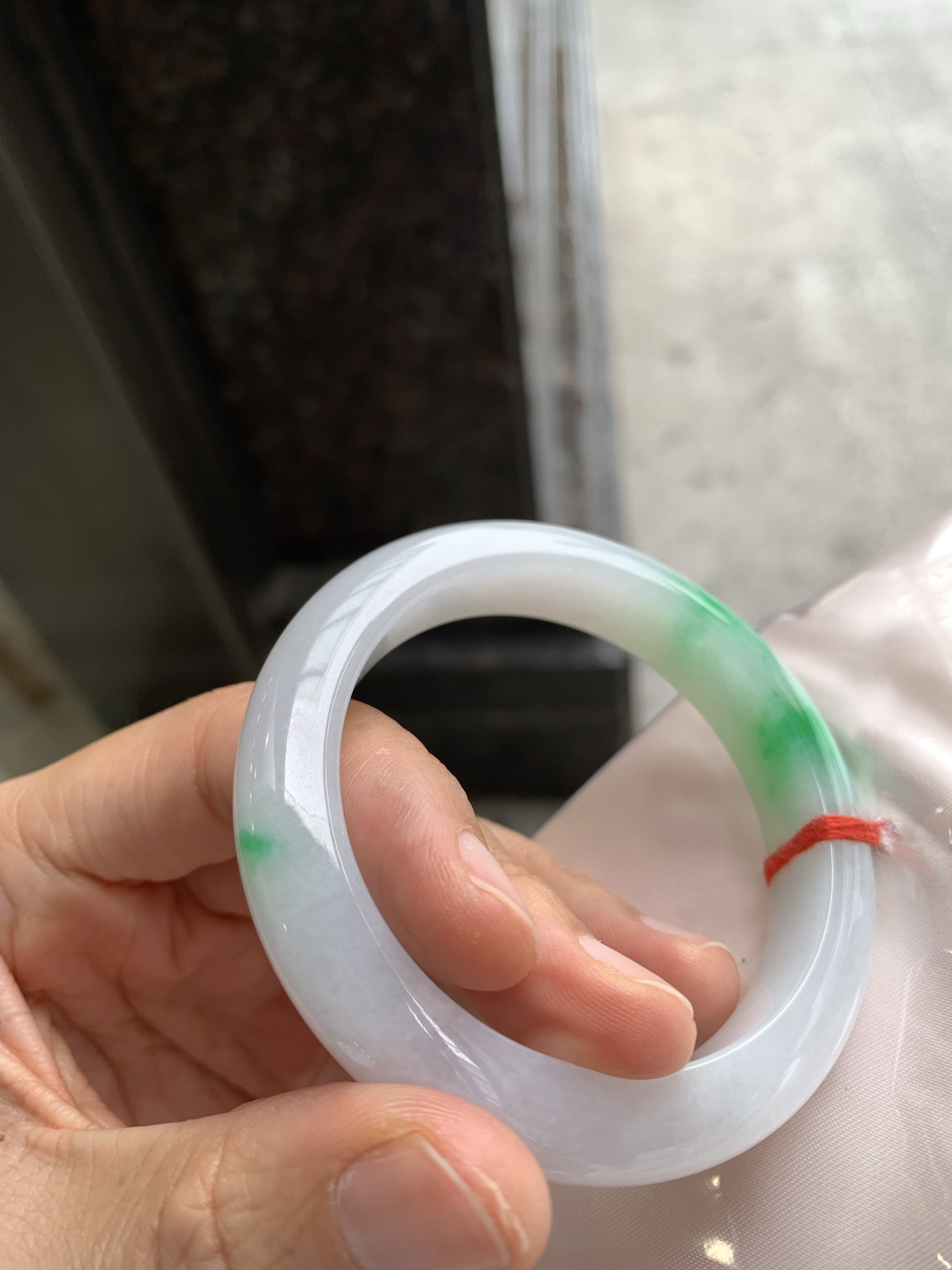 正圈飘绿 表皮微纹微扣 尺寸：52.8/11.4/9 色清爽